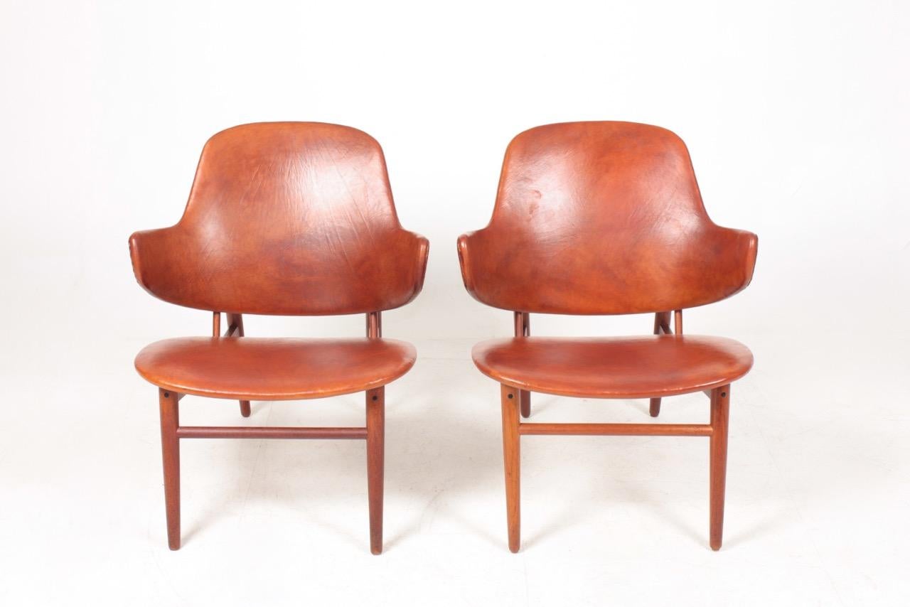 Pair of Lounge Chairs in Patinated Leather by Ib Kofod Larsen, 1950s In Good Condition In Lejre, DK