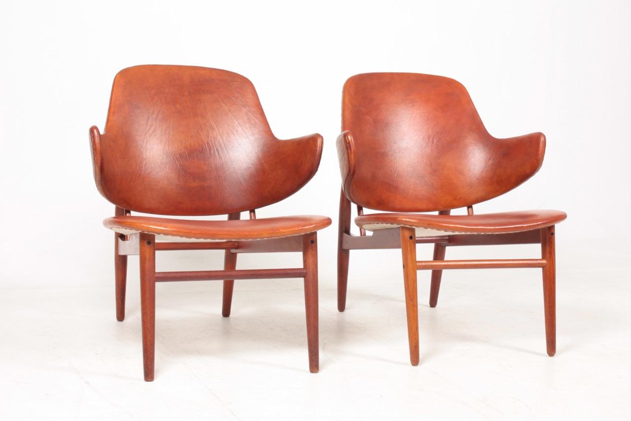 Mid-20th Century Pair of Lounge Chairs in Patinated Leather by Ib Kofod Larsen, 1950s