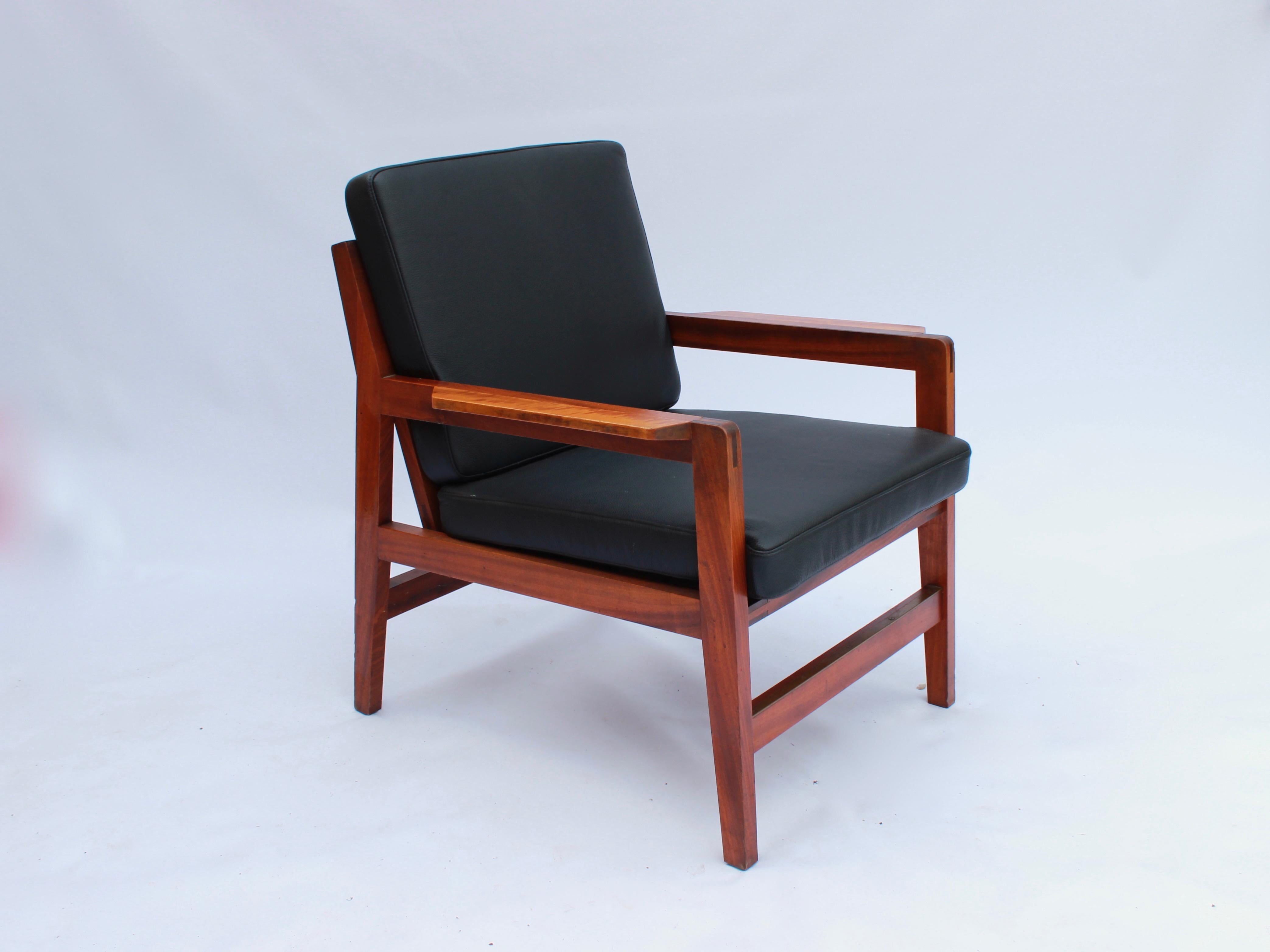 Danois Ensemble de 2 chaises longues en bois poli, design danois des années 1960 en vente