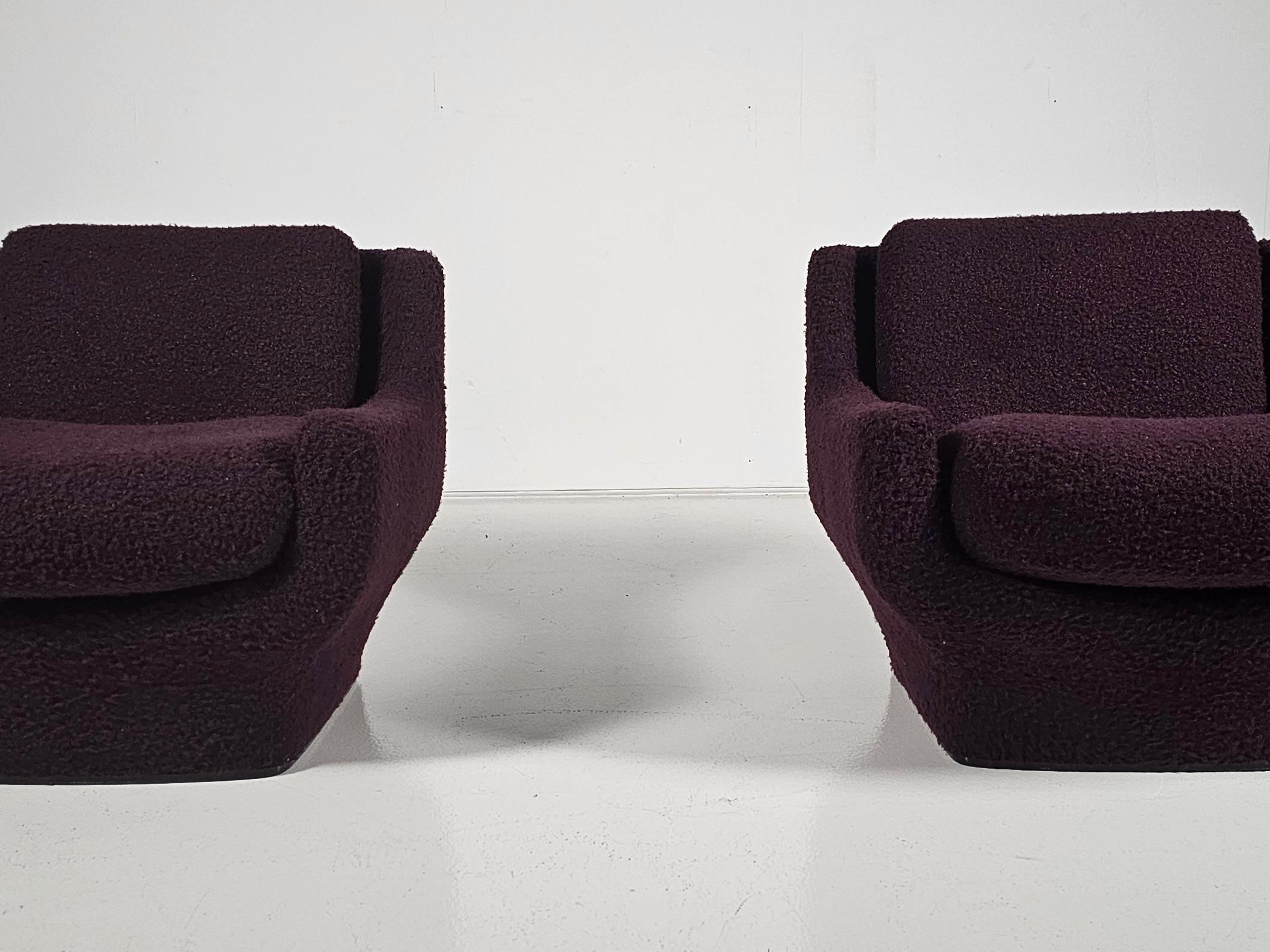 Late 20th Century Pair of lounge chairs in purple bouclé, Airborne International, 1970s For Sale