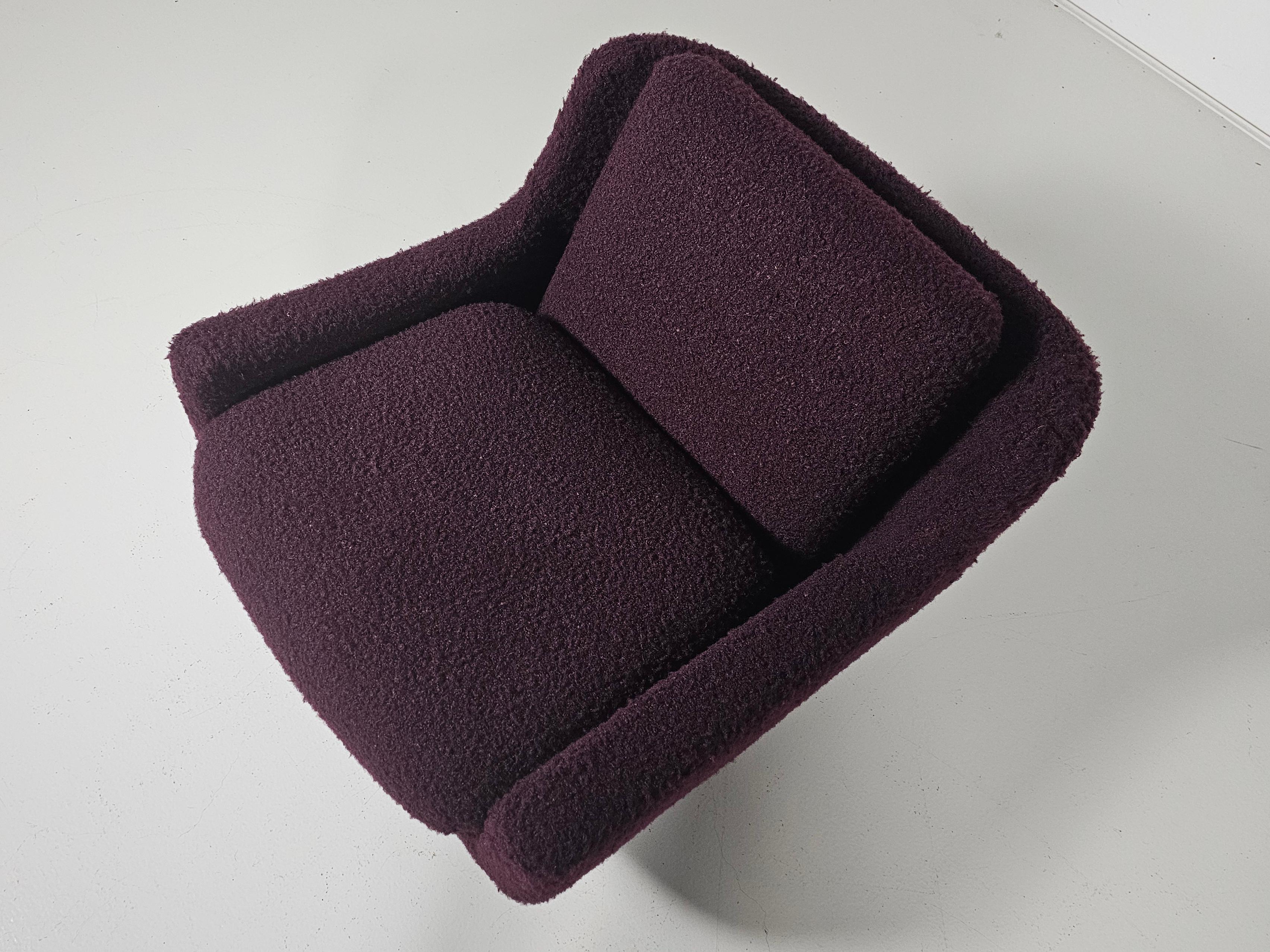 Fabric Pair of lounge chairs in purple bouclé, Airborne International, 1970s For Sale