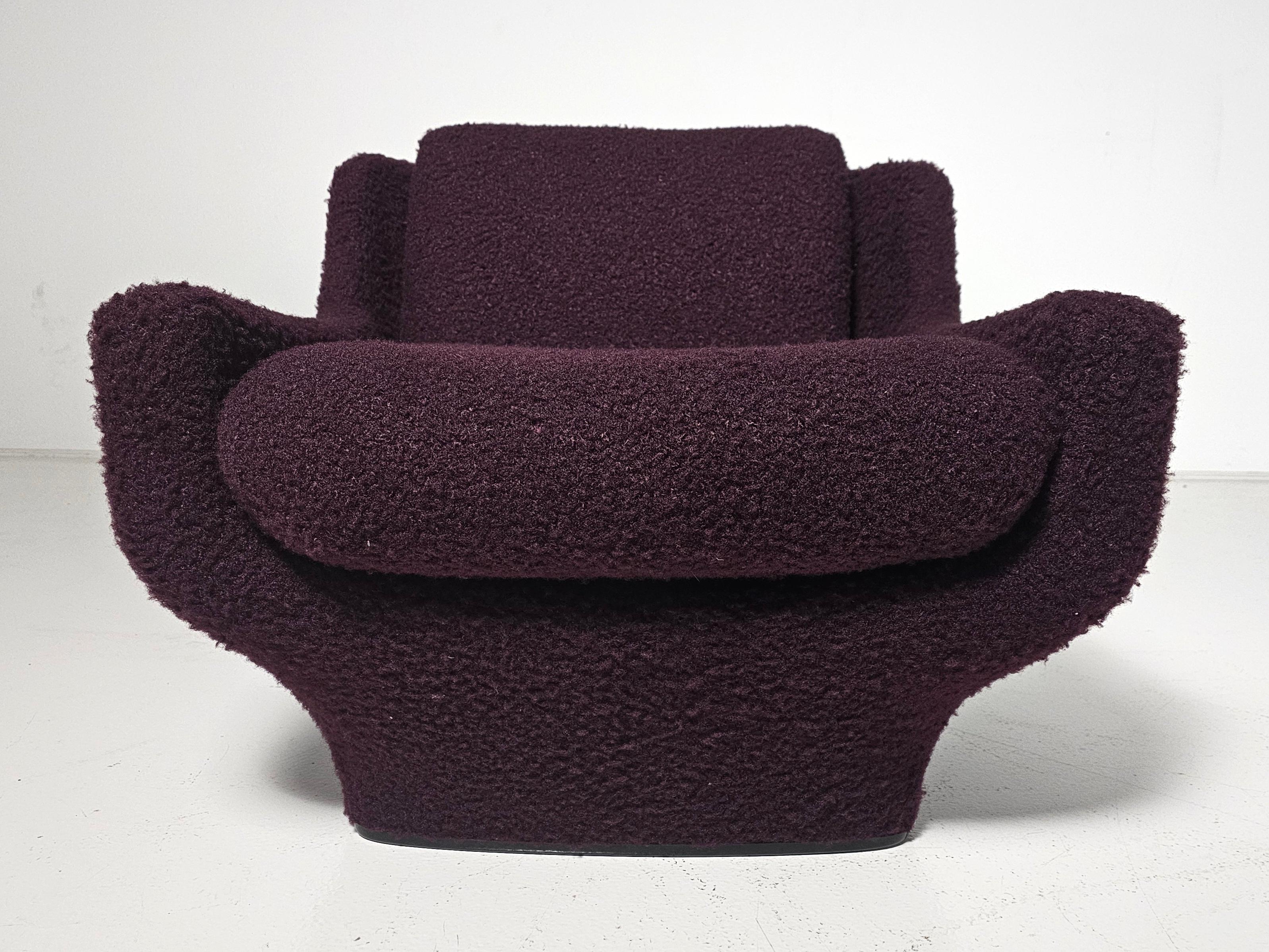 Pair of lounge chairs in purple bouclé, Airborne International, 1970s For Sale 1