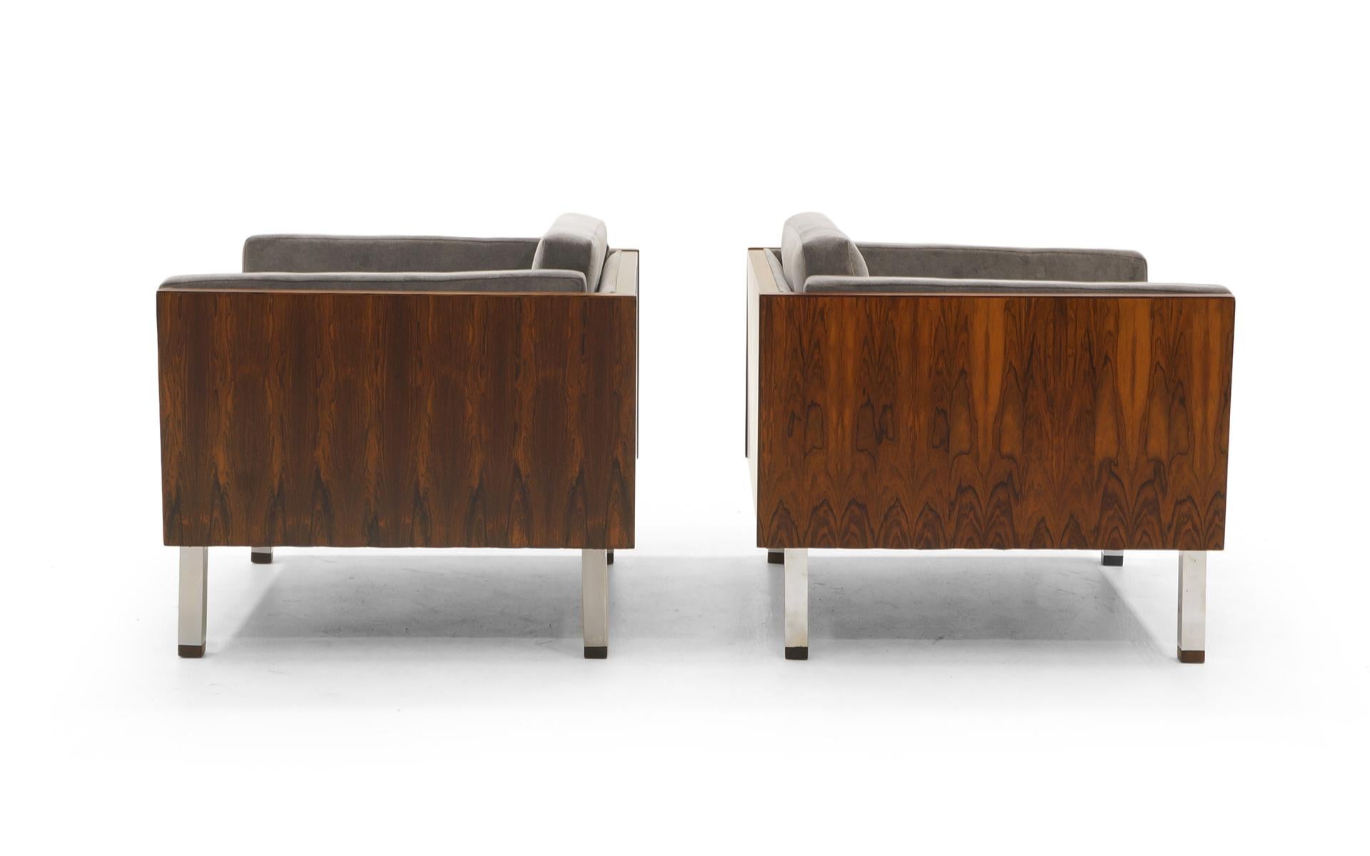 Scandinavian Modern Pair of Lounge Chairs in Rosewood and Gray Velvet by Jydsk Møbelværk