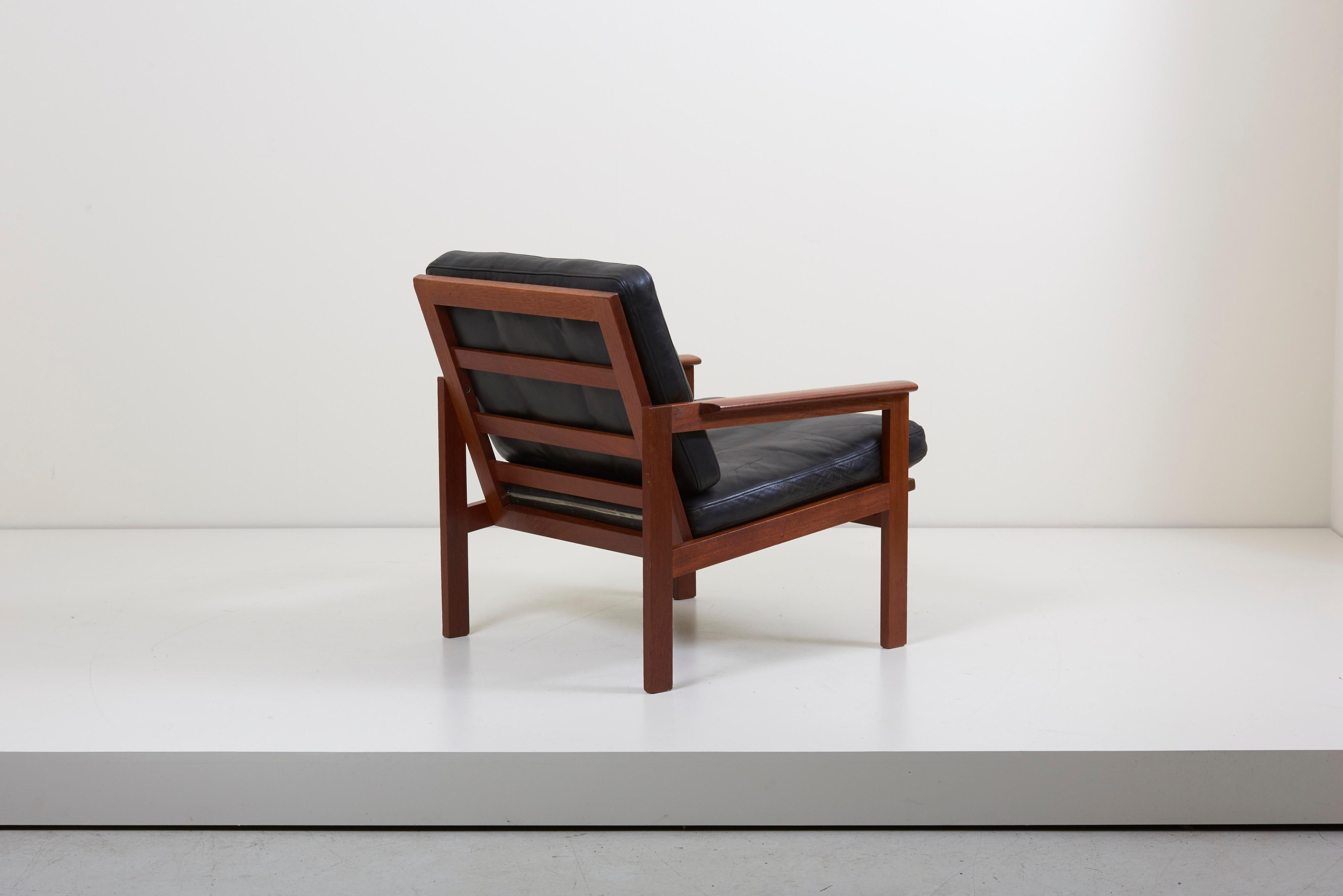 Mid-20th Century Pair of Lounge Chairs in Teak and Leather by Danish Architect Illum Wikkelsø