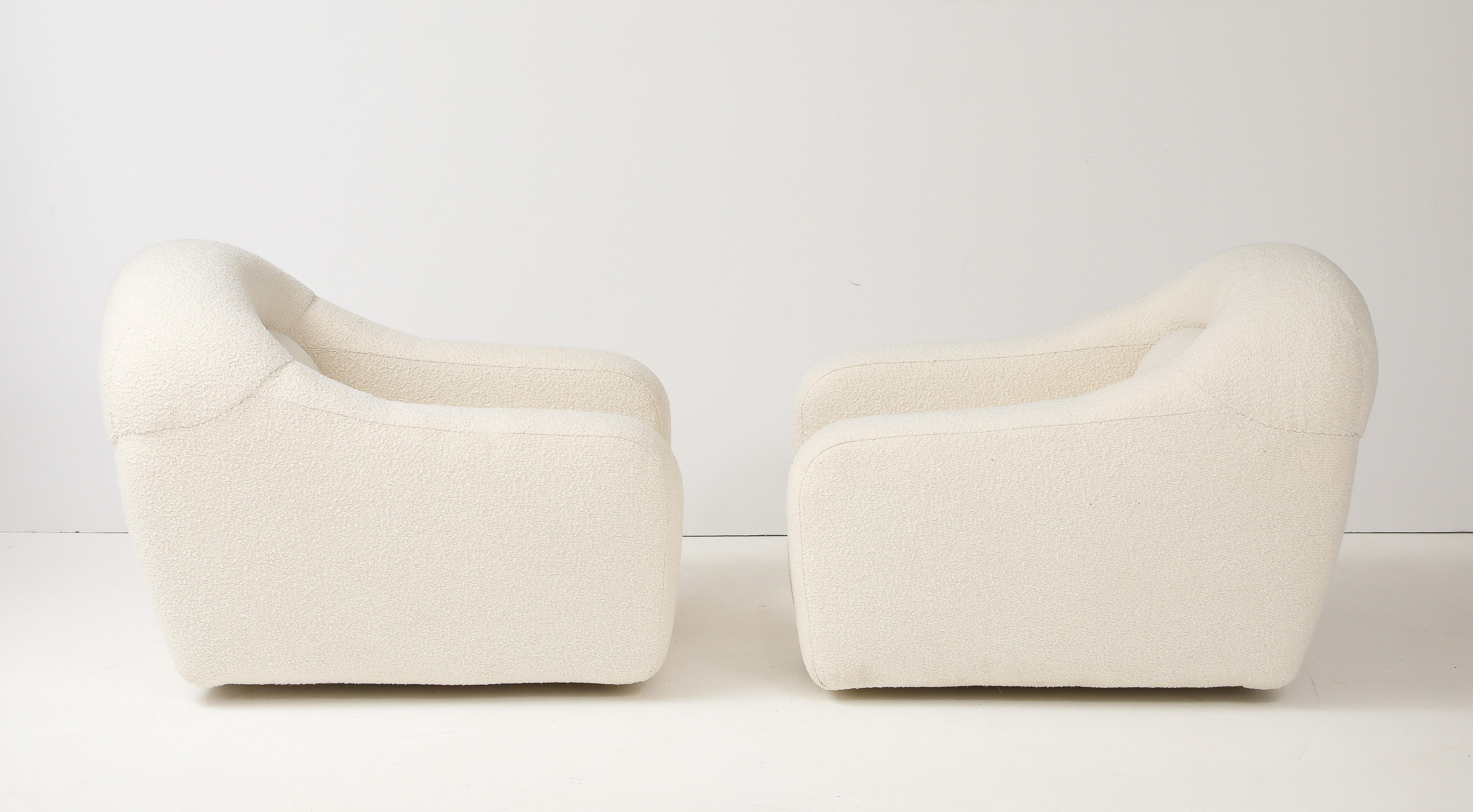 Bouclé Paire de chaises longues dans le style de George Inness en boucle d'ivoire, Italie en vente