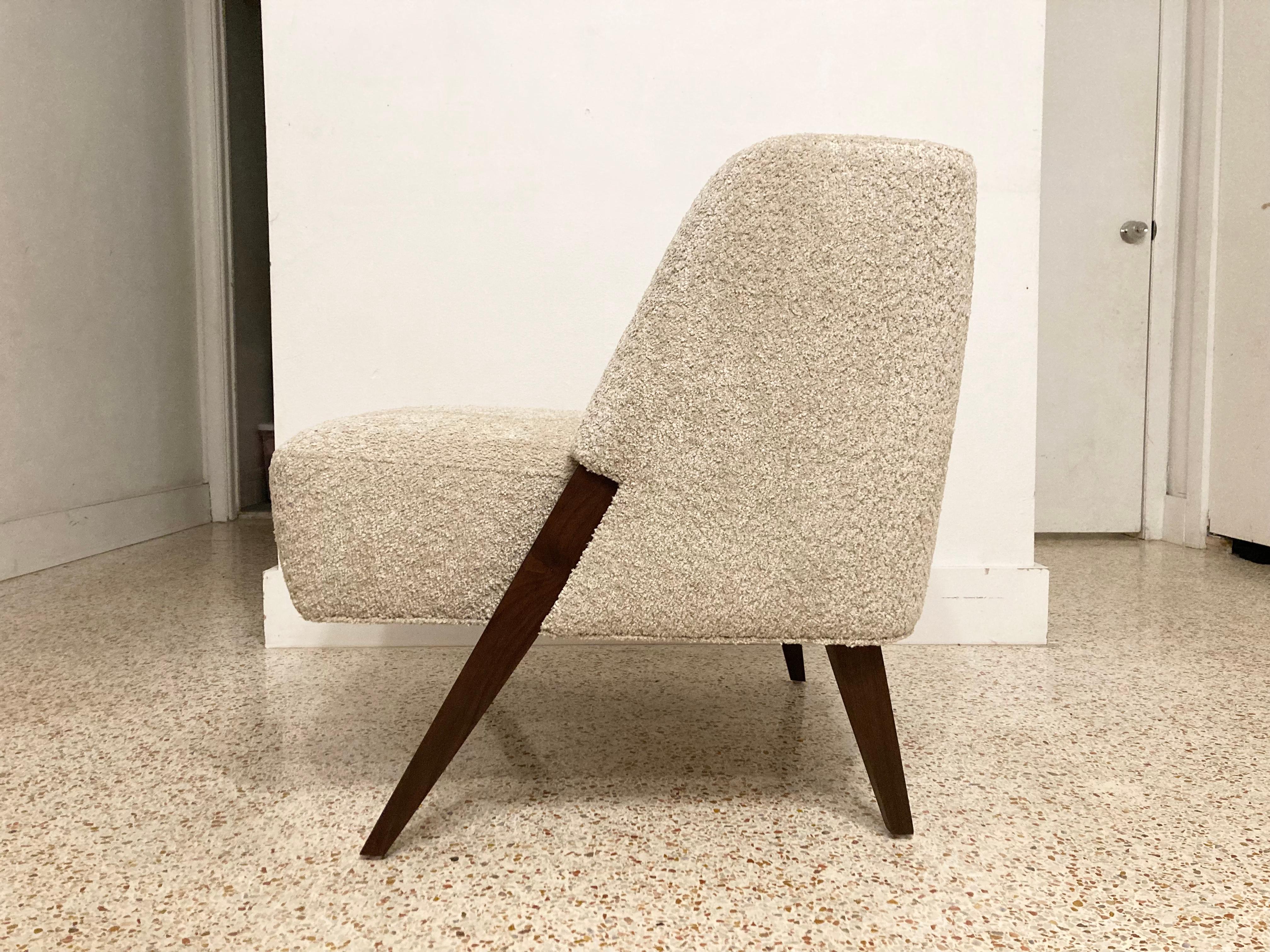 Pair of Lounge Chairs Attributed to Gio Ponti, Walnut and Bouclé Fabric 10