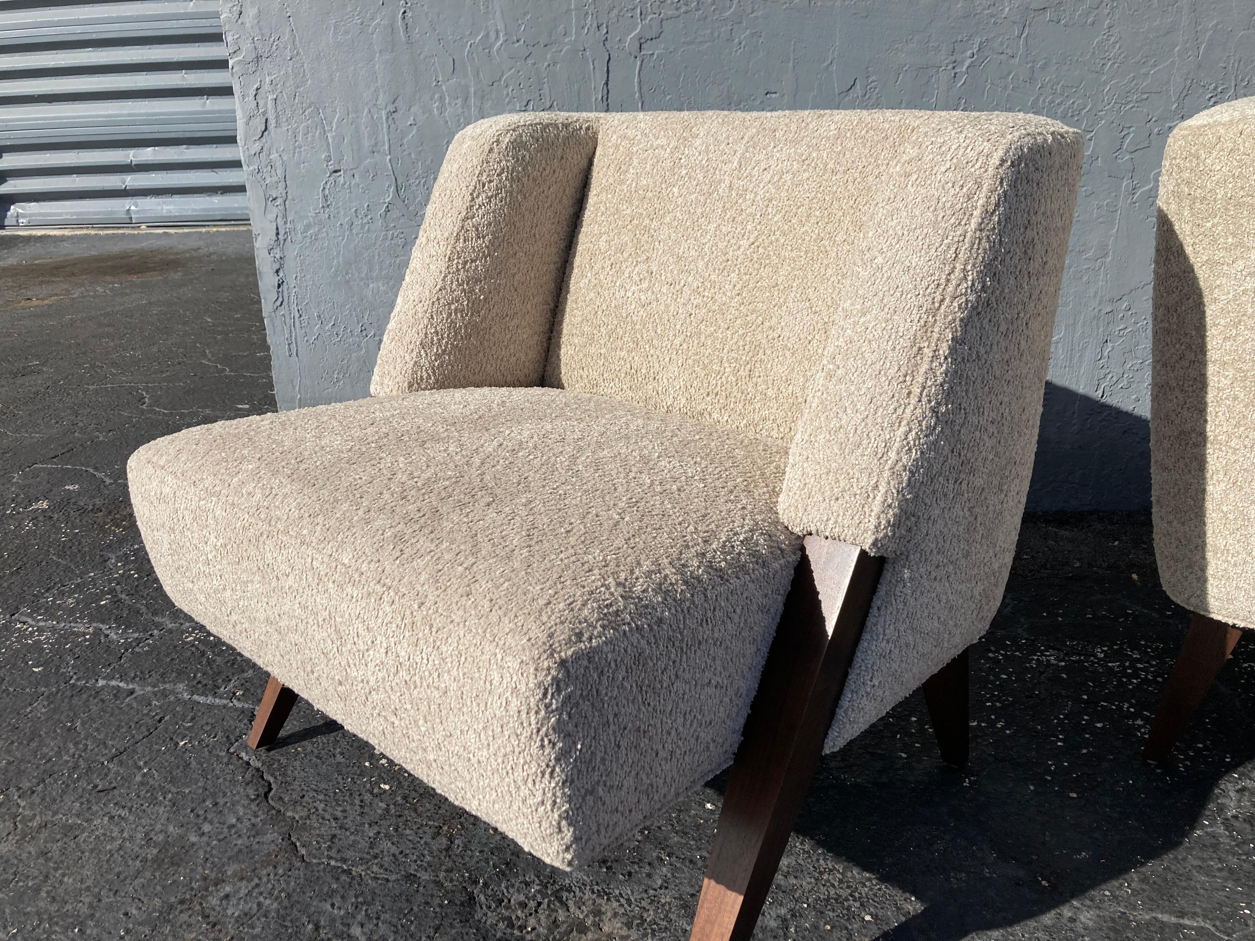 Pair of Lounge Chairs Attributed to Gio Ponti, Walnut and Bouclé Fabric 11