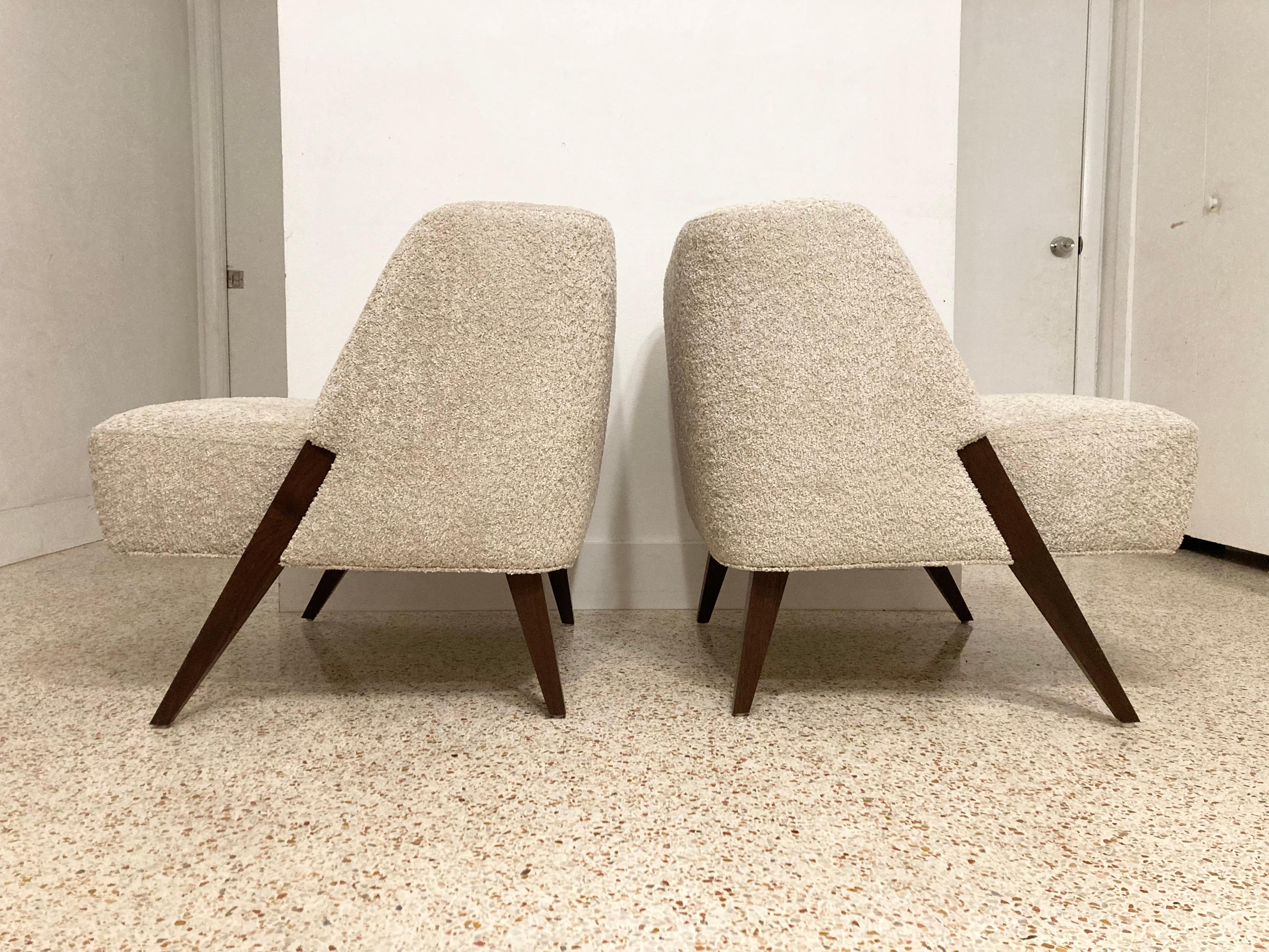 Pair of Lounge Chairs Attributed to Gio Ponti, Walnut and Bouclé Fabric 12