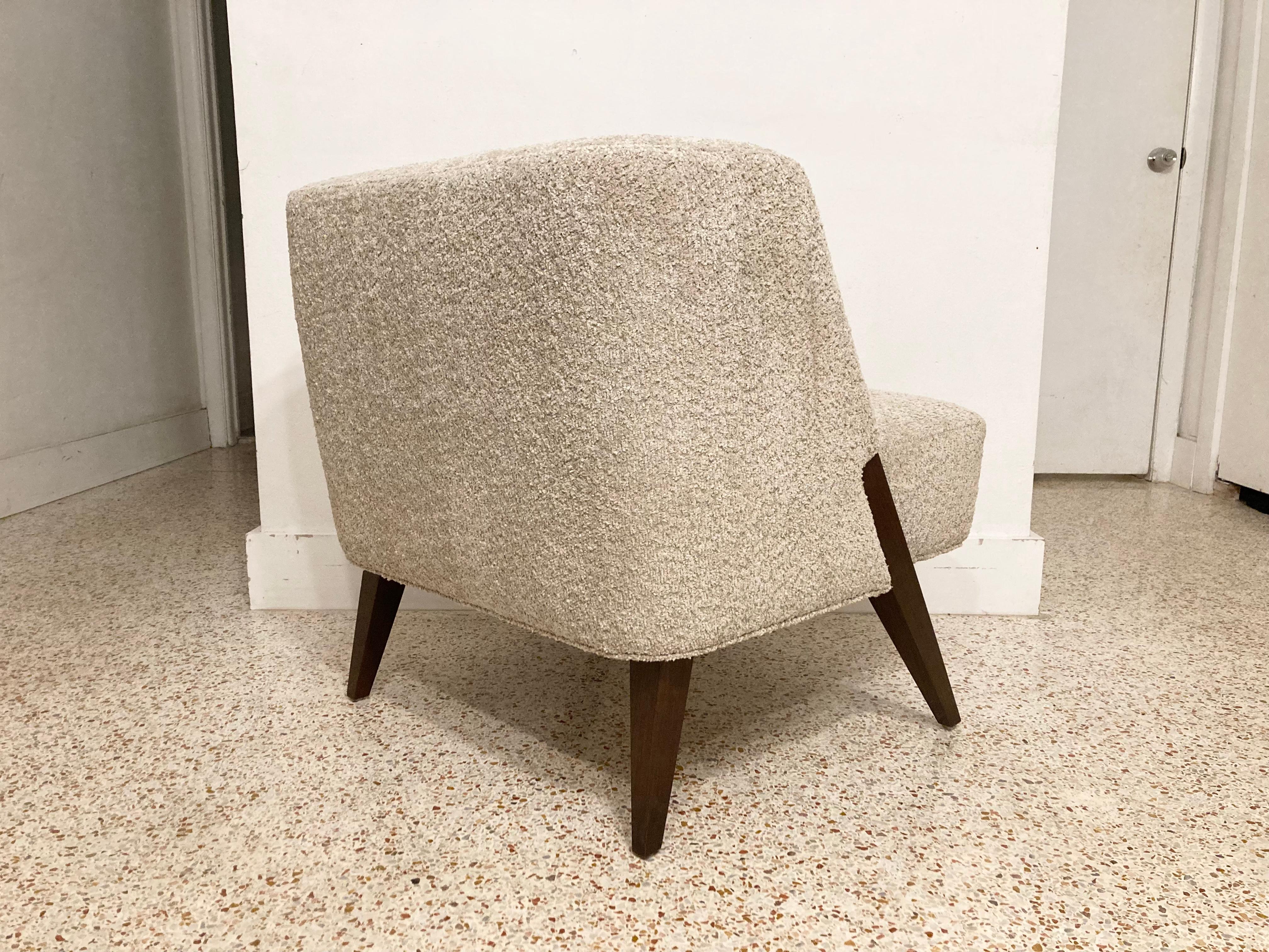 Pair of Lounge Chairs Attributed to Gio Ponti, Walnut and Bouclé Fabric 14