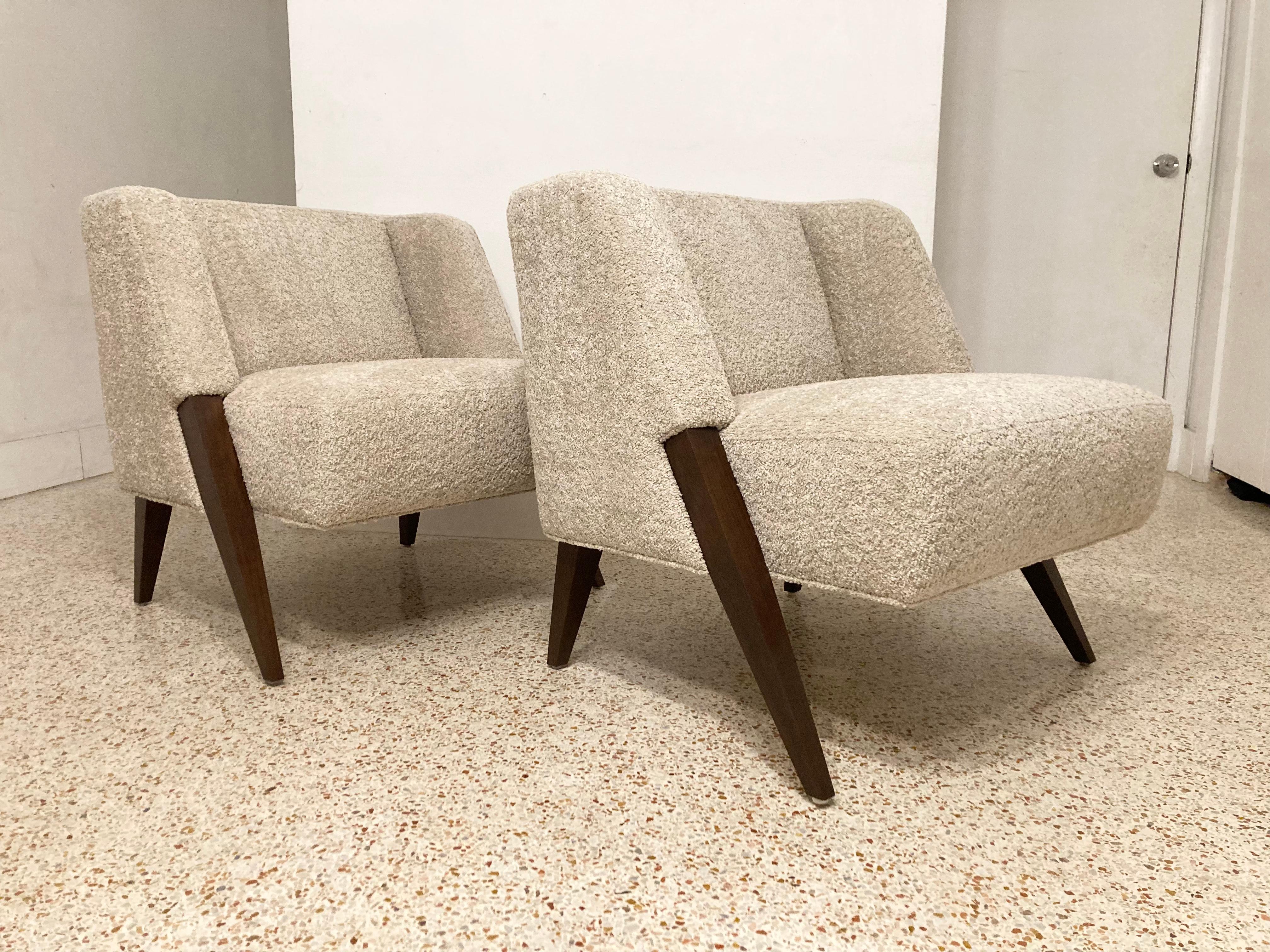American Pair of Lounge Chairs Attributed to Gio Ponti, Walnut and Bouclé Fabric