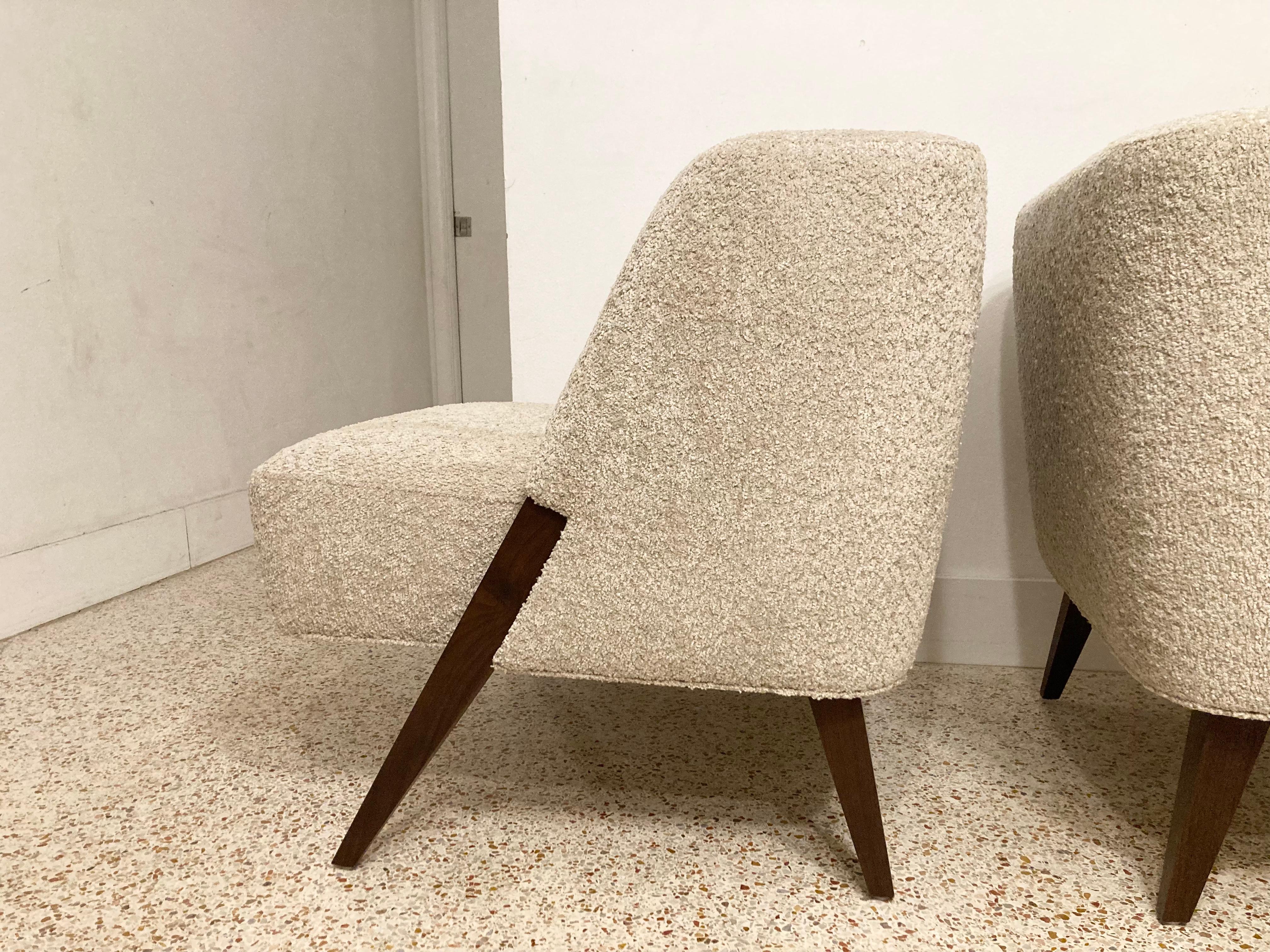 Pair of Lounge Chairs Attributed to Gio Ponti, Walnut and Bouclé Fabric 1