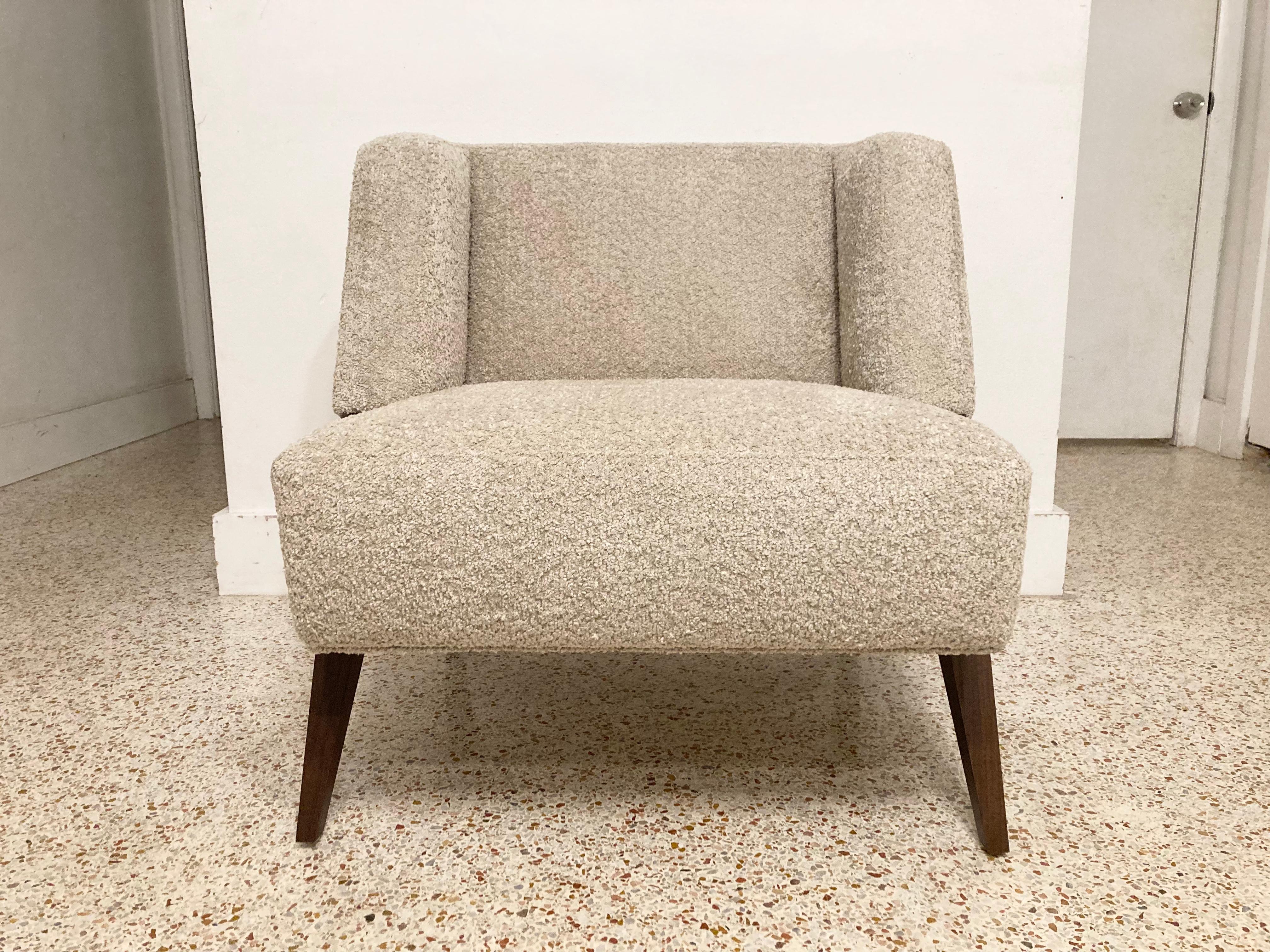 Pair of Lounge Chairs Attributed to Gio Ponti, Walnut and Bouclé Fabric 2