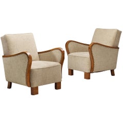 Zwei Lounge-Sessel aus Holz und sandfarbenem Stoff, 1940er Jahre