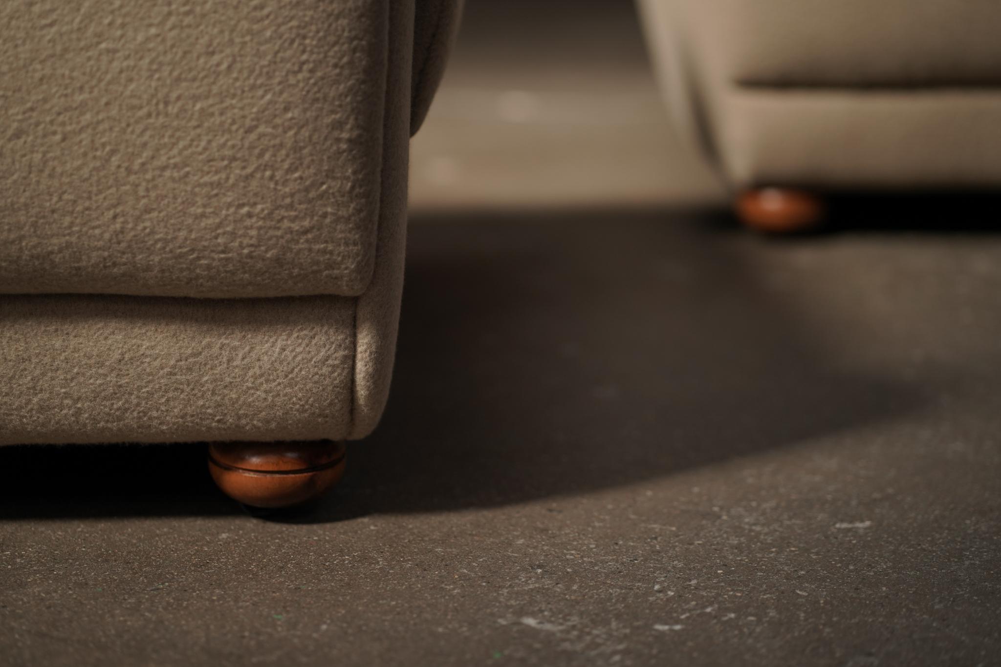 Paar Lounge-Sessel aus Wolle im Angebot 3