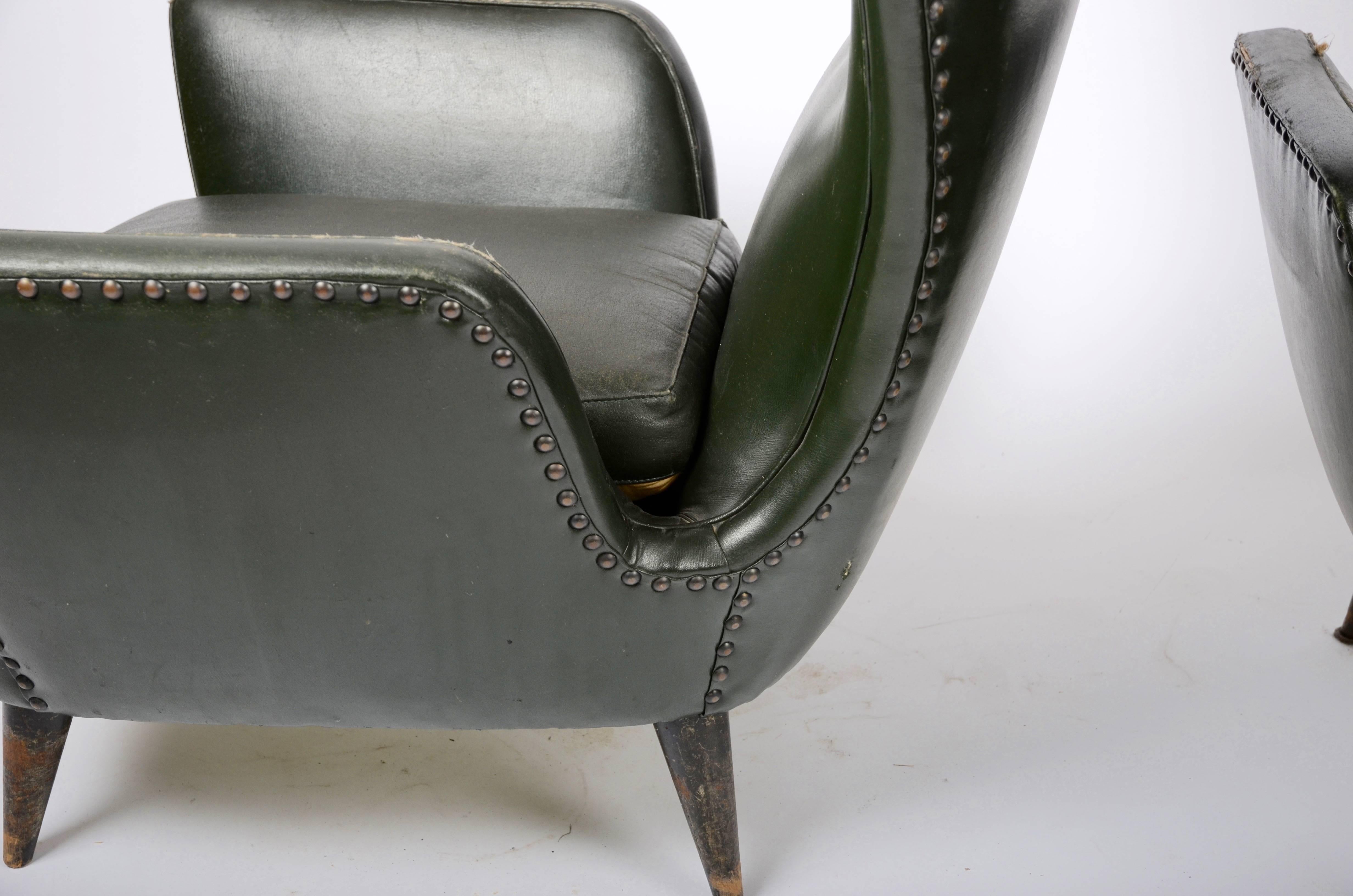 Mid-Century Modern Paire de fauteuils de salon italiens, années 1950 en vente