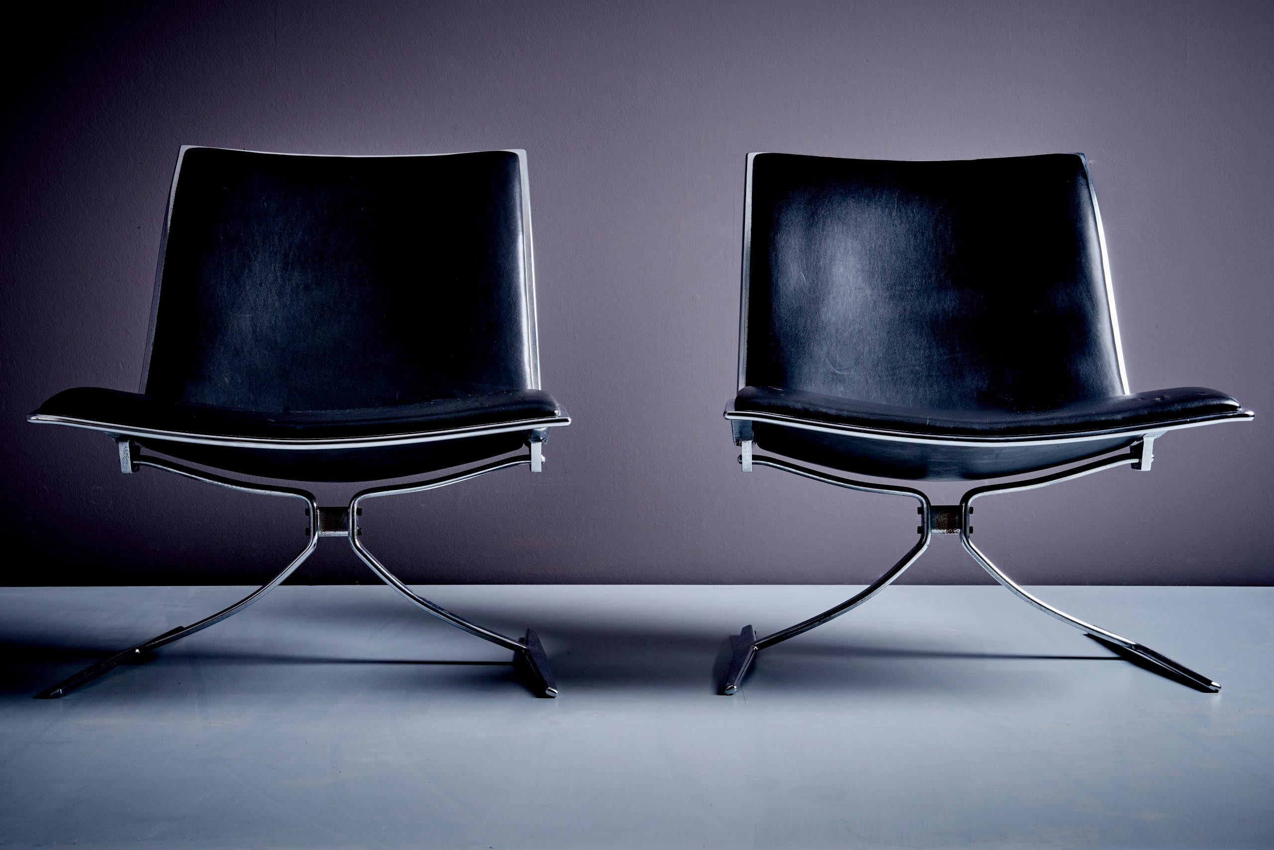 Pair of JK 710 lounge chairs designed by Jørgen Kastholm for Kill International. Featuring sleek black leather seats and elegantly curved chromed steel frames with cantilevered sledge bases. Good vintage condition; wear to leather consistent with