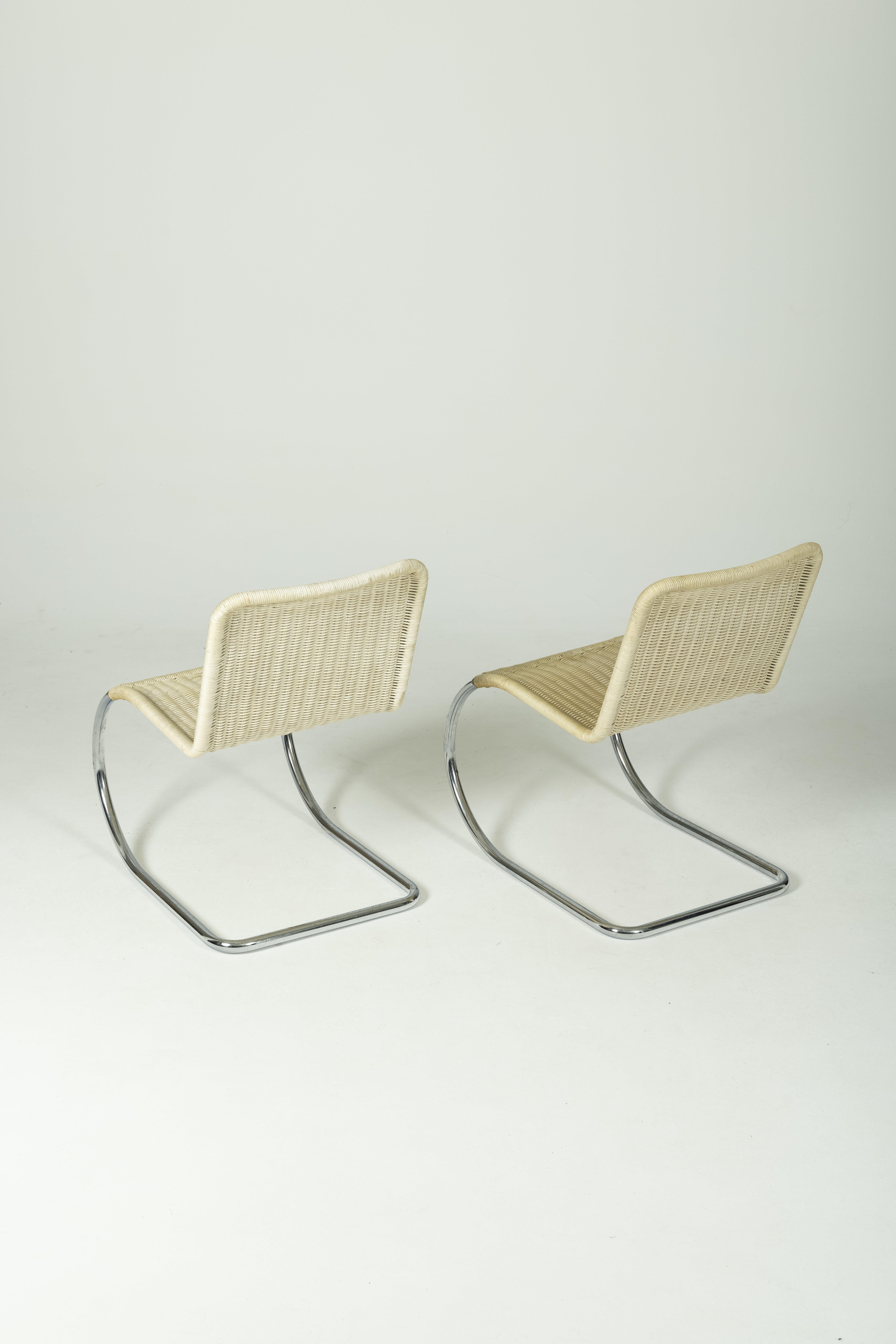 Metal Pair of Lounge Chairs 