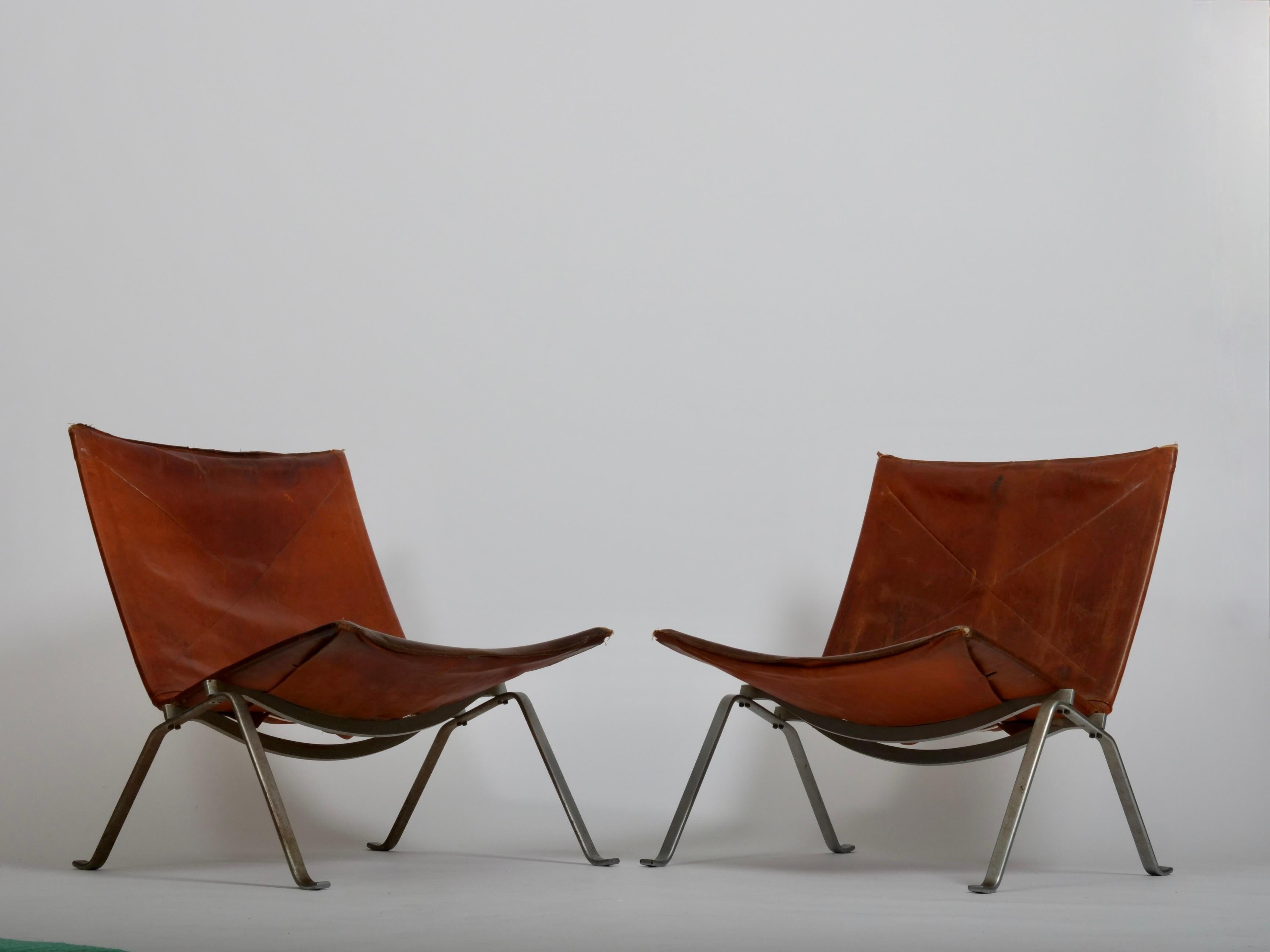 A pair of early PK22 Lounge Chair by Poul Kjærholm.

Original E. Kold Christensen Edition in Cognac Leather

Beautiful patina to the leather 

Small tears (please see images for condition)