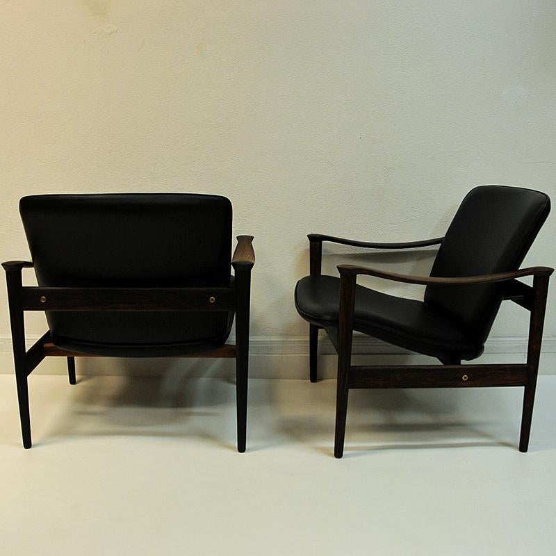 Scandinavian Modern Pair of Lounge Chairs Rosewood 711 by Fredrik Kayser-Vatne Lenestolfabrikk 1960s