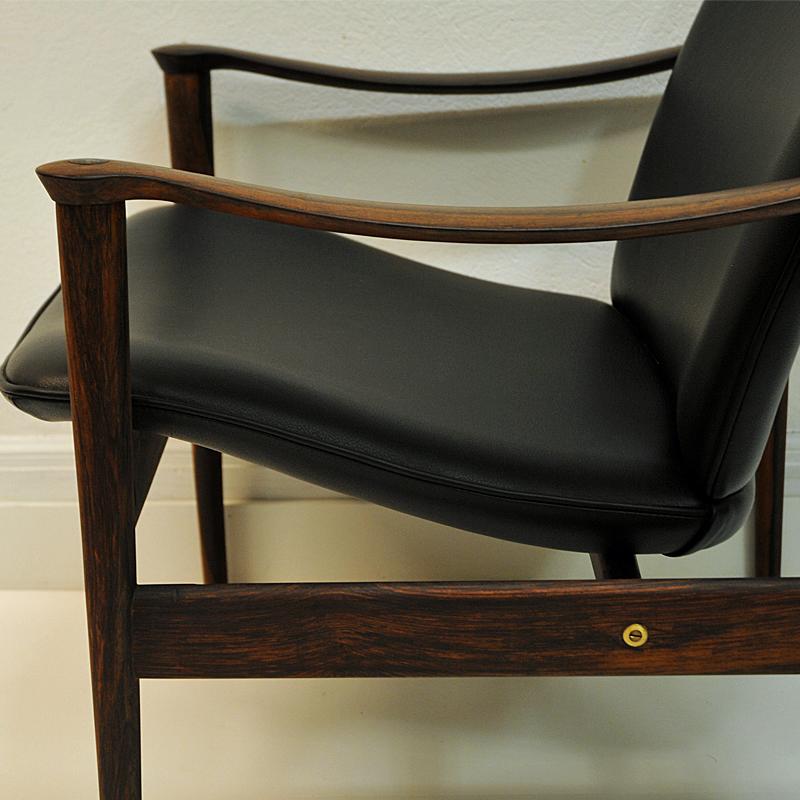 Leather Pair of Lounge Chairs Rosewood 711 by Fredrik Kayser-Vatne Lenestolfabrikk 1960s