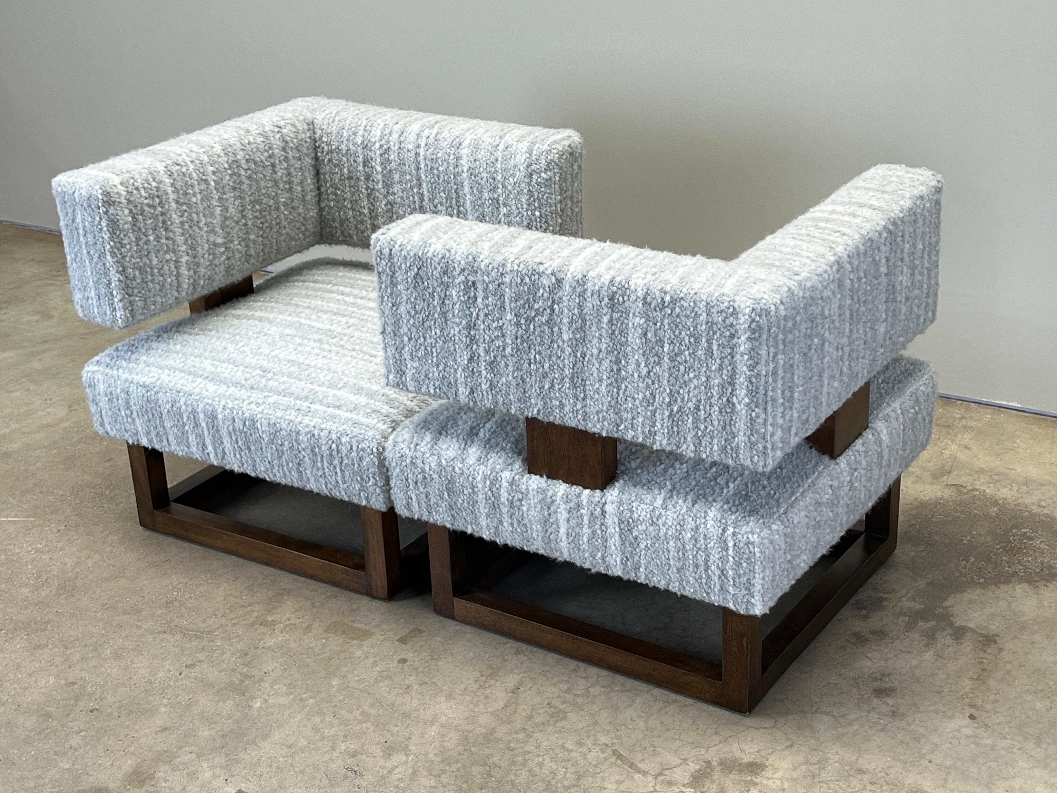 Paar Loungesessel / Settee von Brown Saltman im Angebot 6