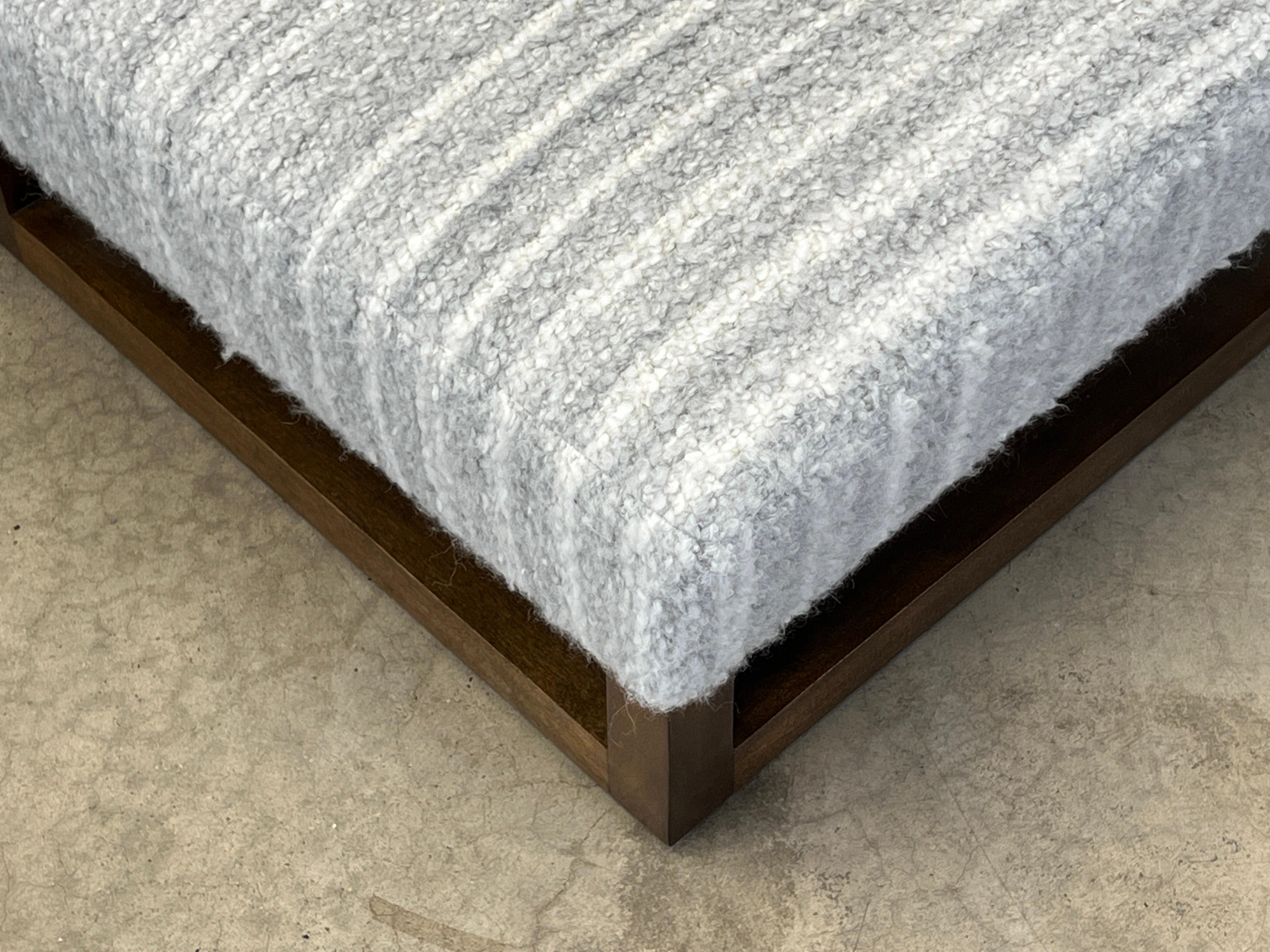 Paar Loungesessel / Settee von Brown Saltman im Angebot 9