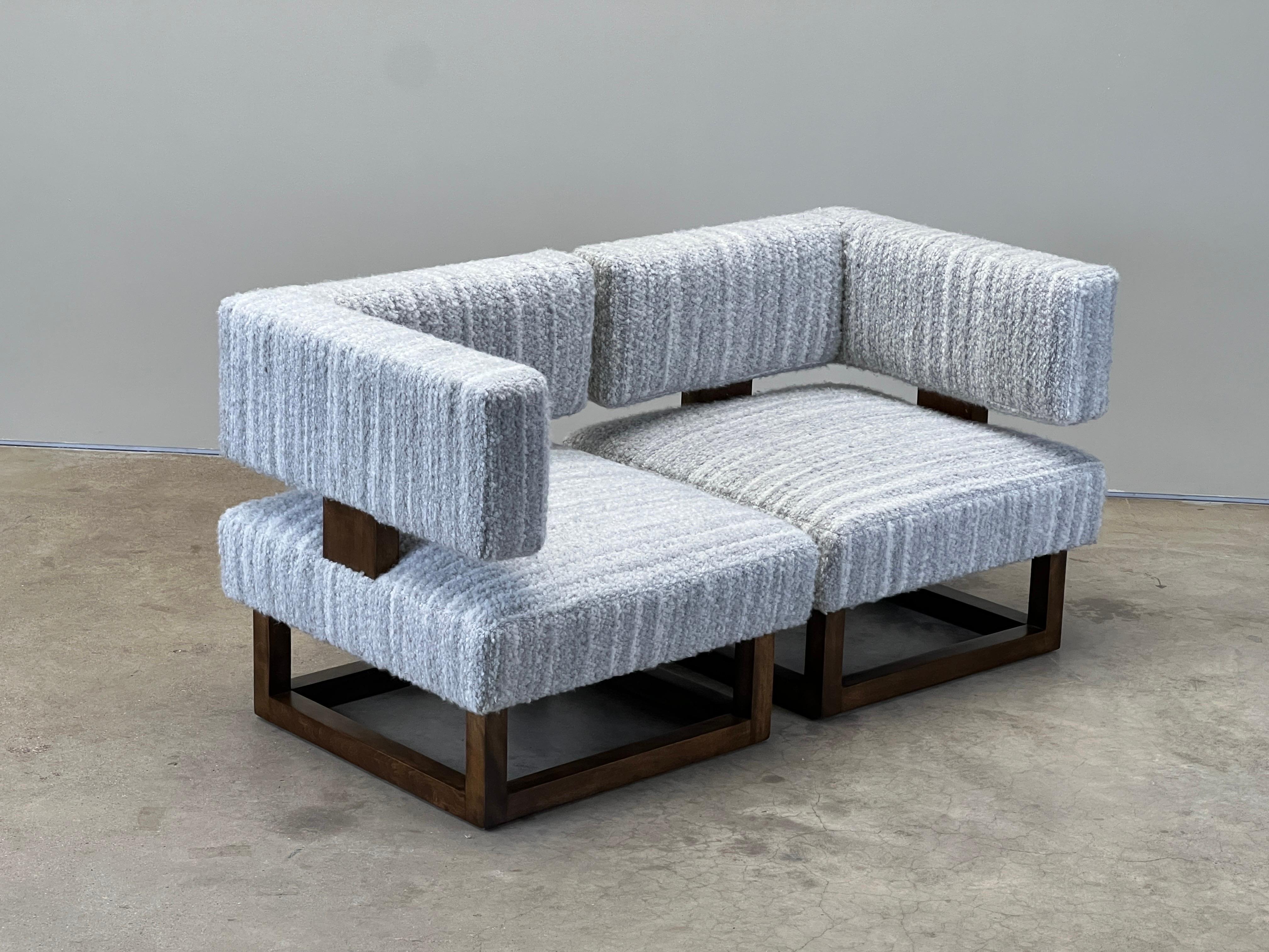 Paar Loungesessel / Settee von Brown Saltman im Angebot 11