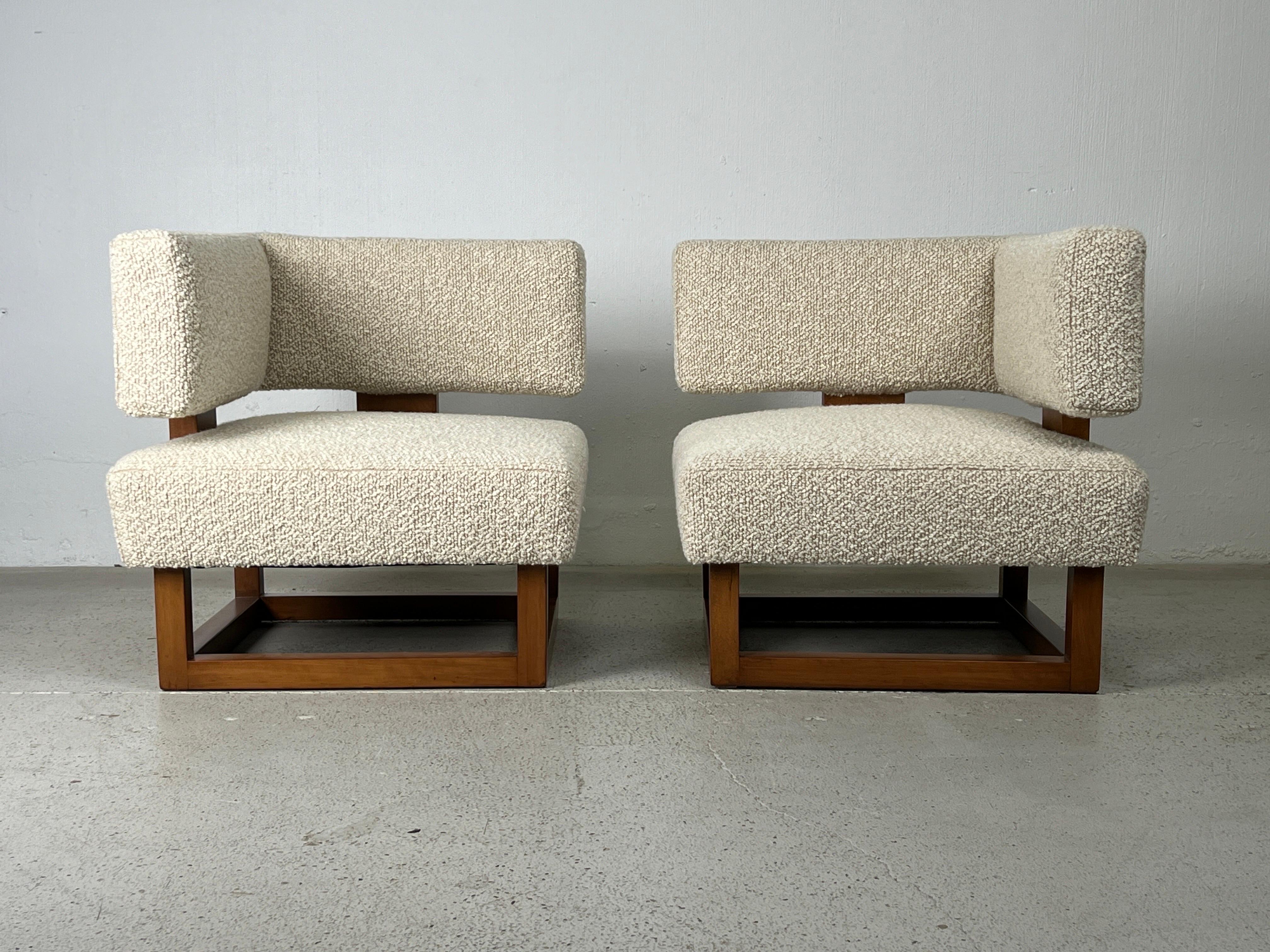 A pair of corner chairs that can be used together as a settee. Attributed to Paul Laszlo for Brown Saltman. Fully restored. 