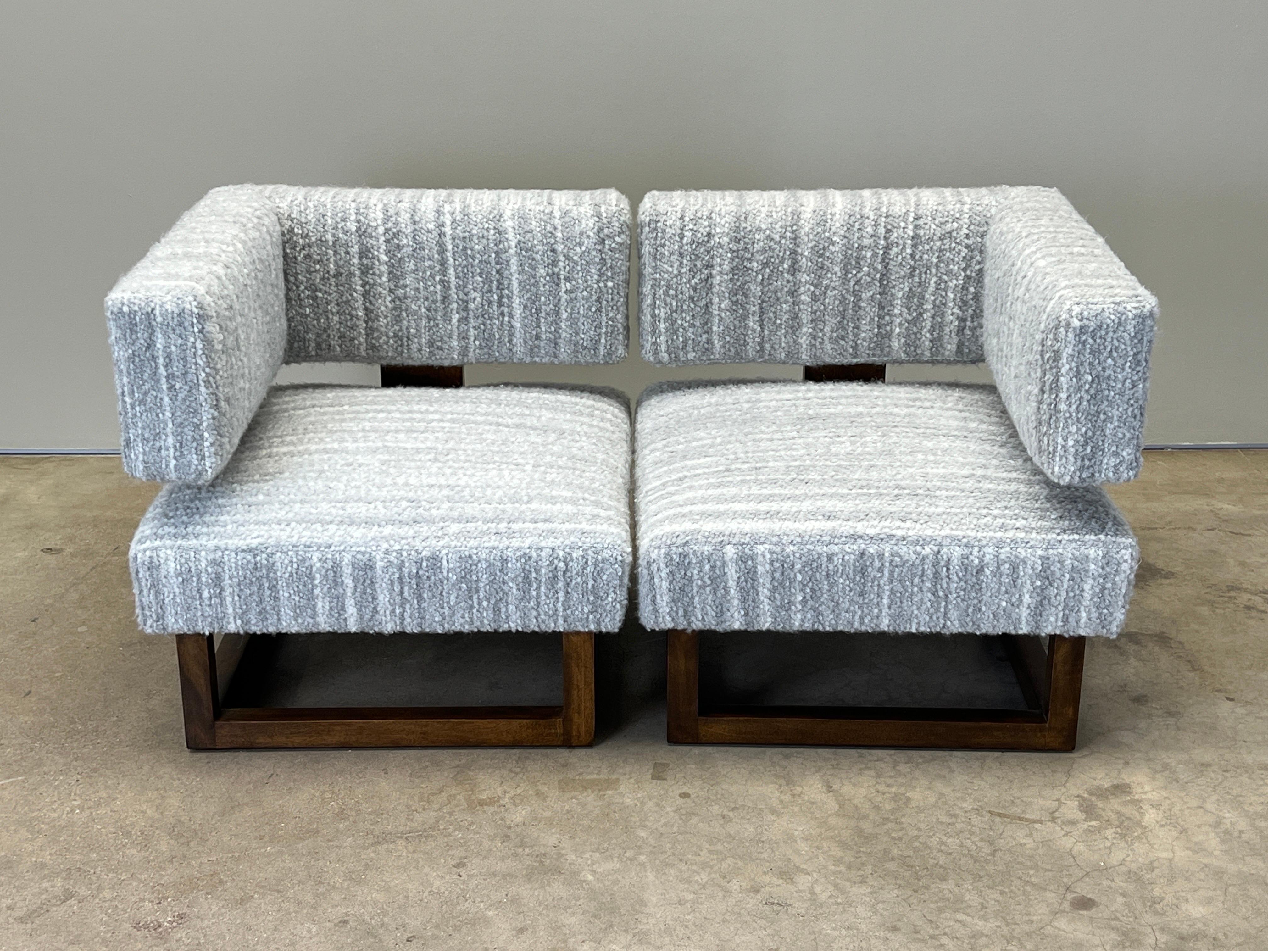 Paar Loungesessel / Settee von Brown Saltman im Zustand „Gut“ im Angebot in Dallas, TX