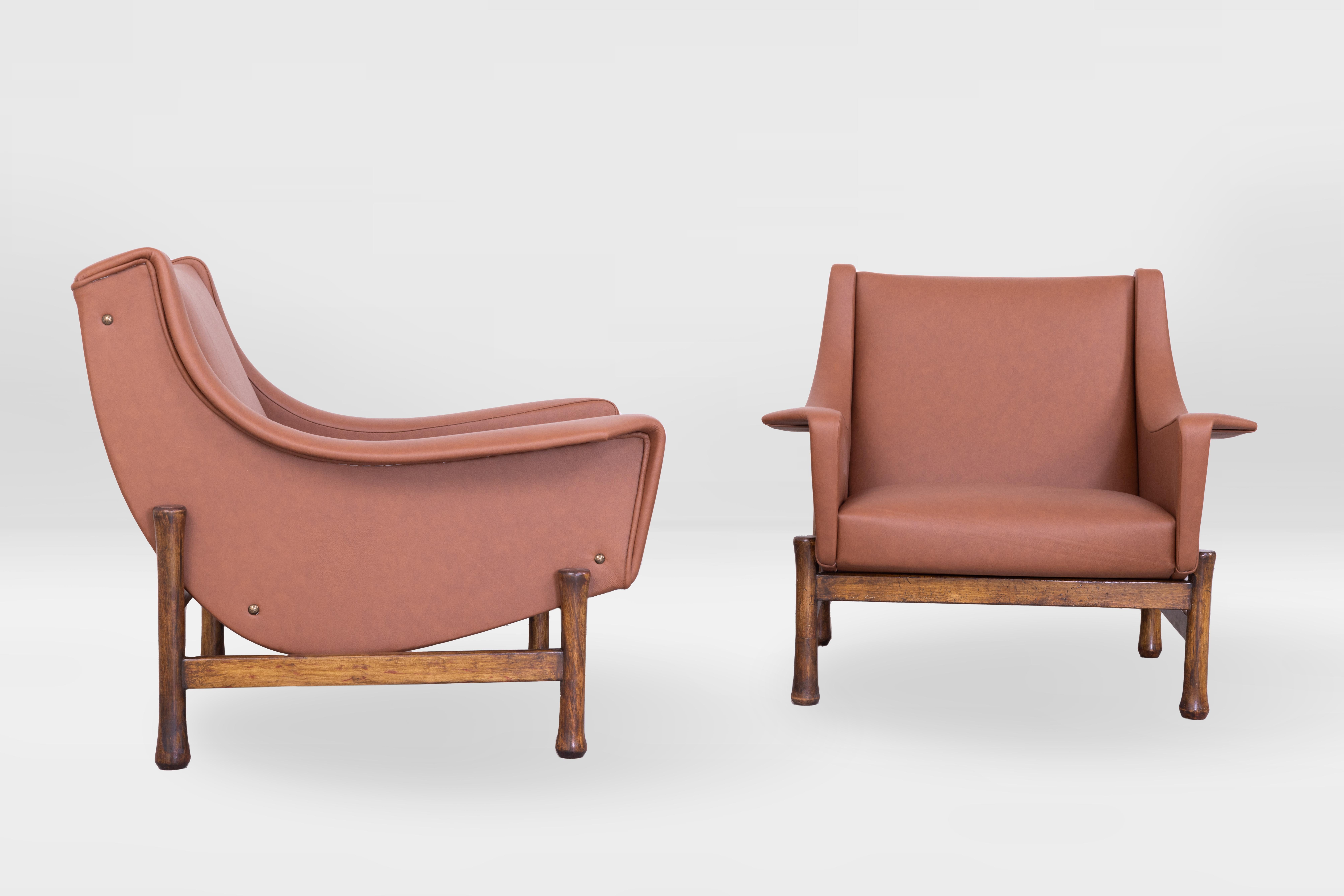 Rare pair of lounge chairs by Tobia Scarpa for Formanova, Italy 1960s, solid walnut base, newly reupholstered in high-end Italian leather.
  