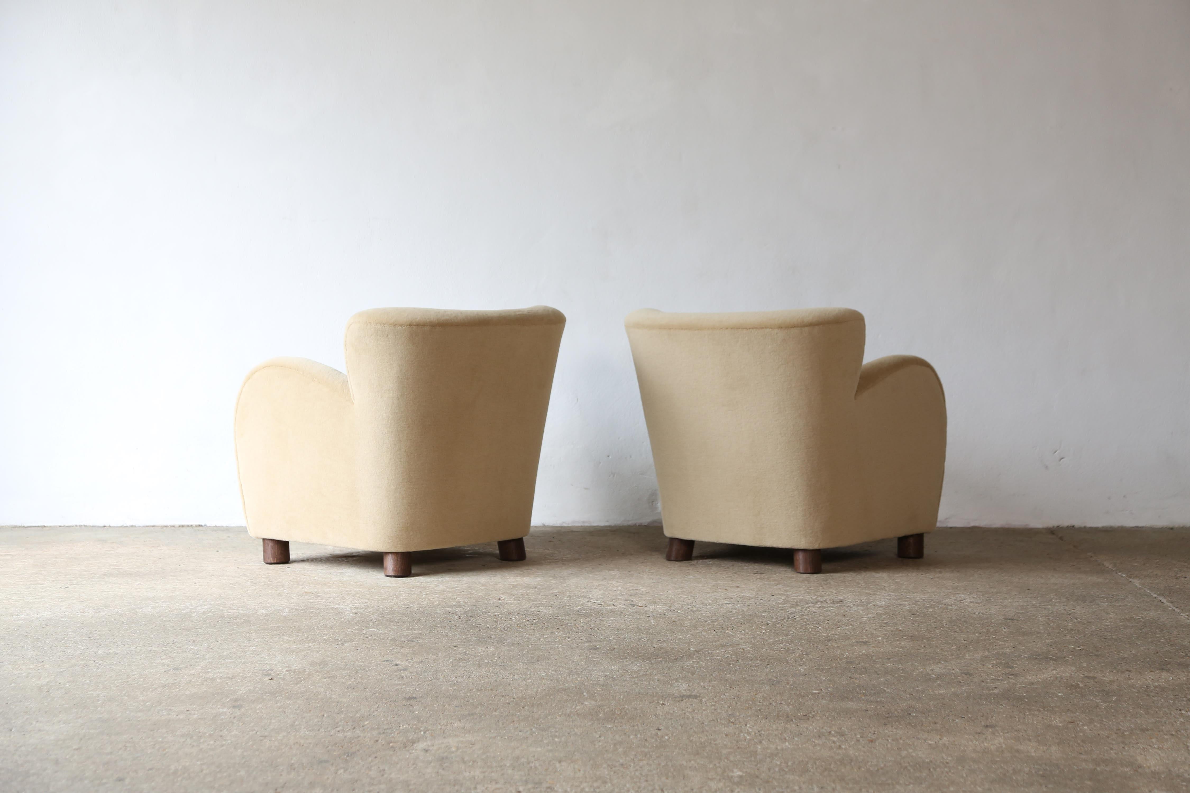 Pair of Lounge Chairs, Upholstered in Beige Pure Alpaca For Sale 4