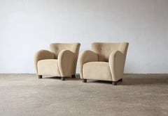 Paire de chaises longues, tapissées d'alpaga pure sable