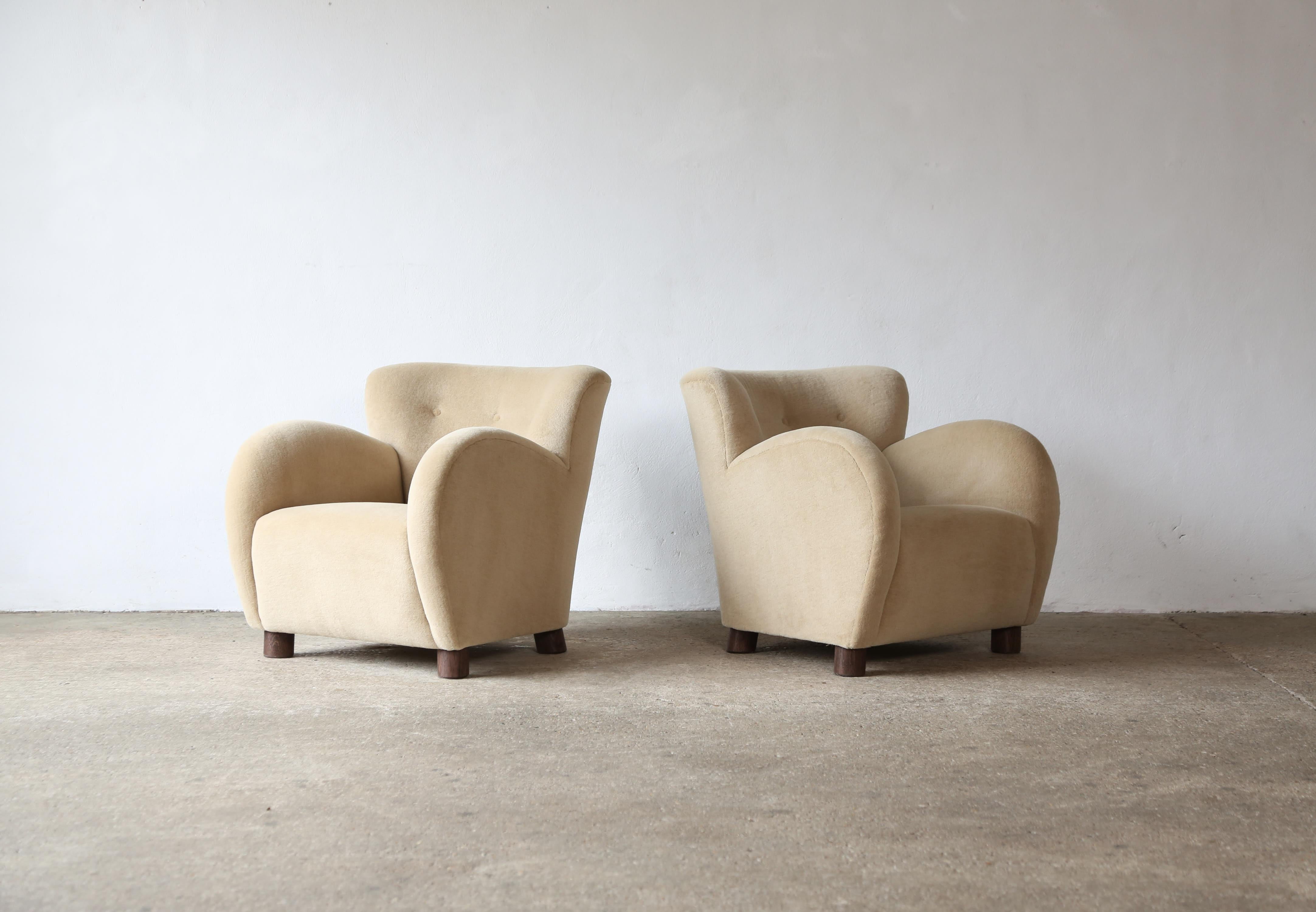 British Pair of Lounge Chairs, Upholstered in Beige Pure Alpaca For Sale