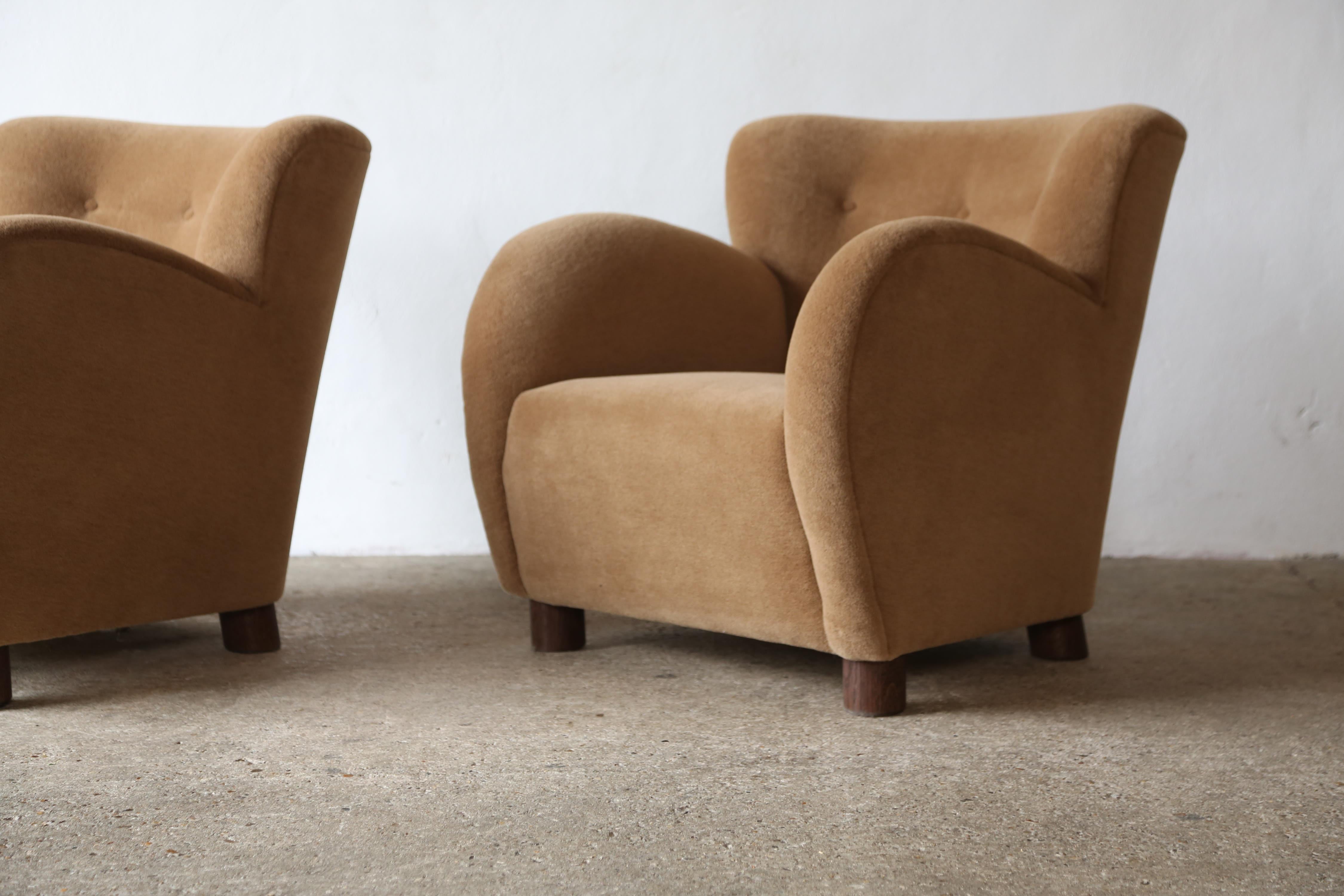 Pair of Lounge Chairs, Upholstered in Pure Alpaca en venta 4