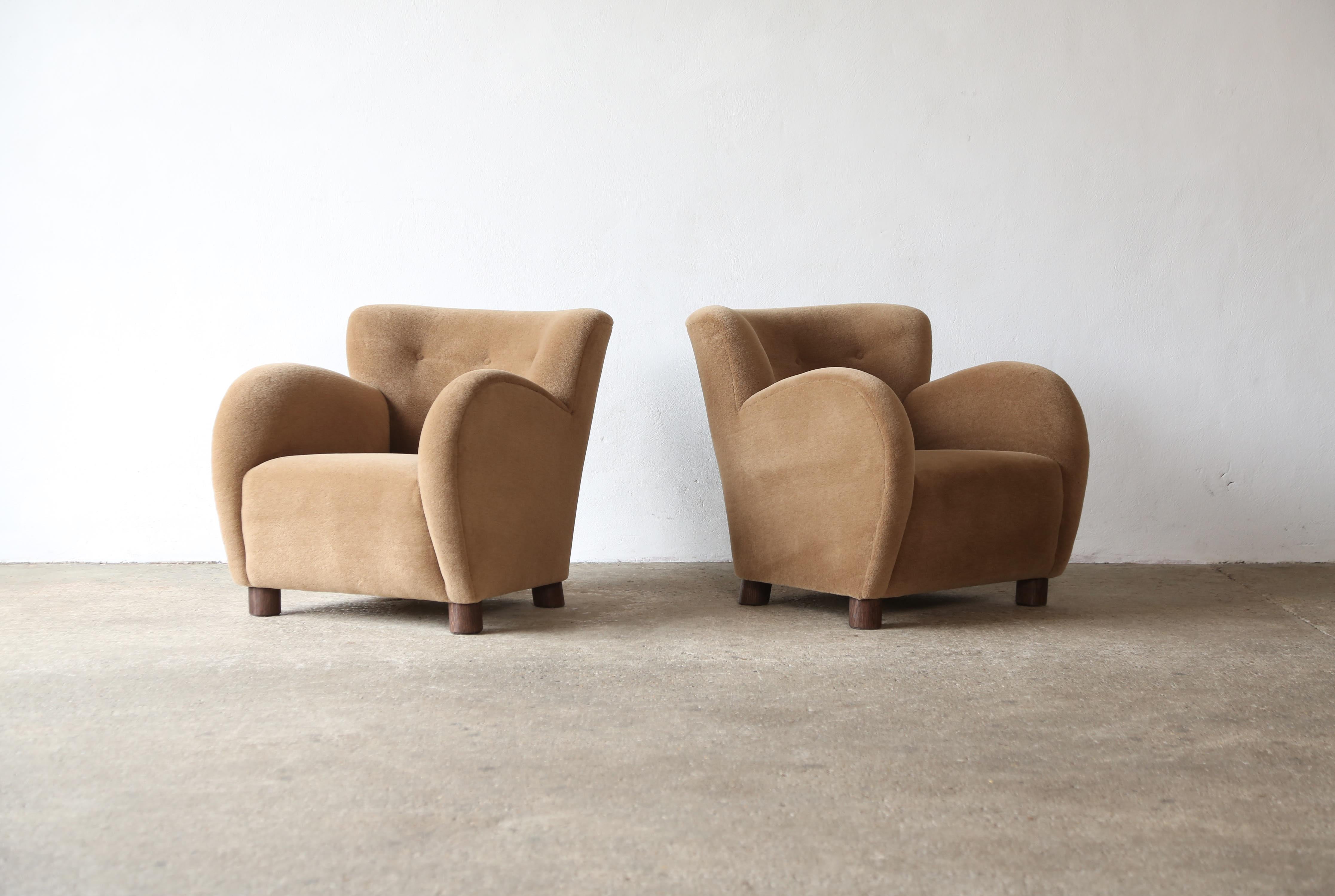 Pair of Lounge Chairs, Upholstered in Pure Alpaca Escandinavo moderno en venta