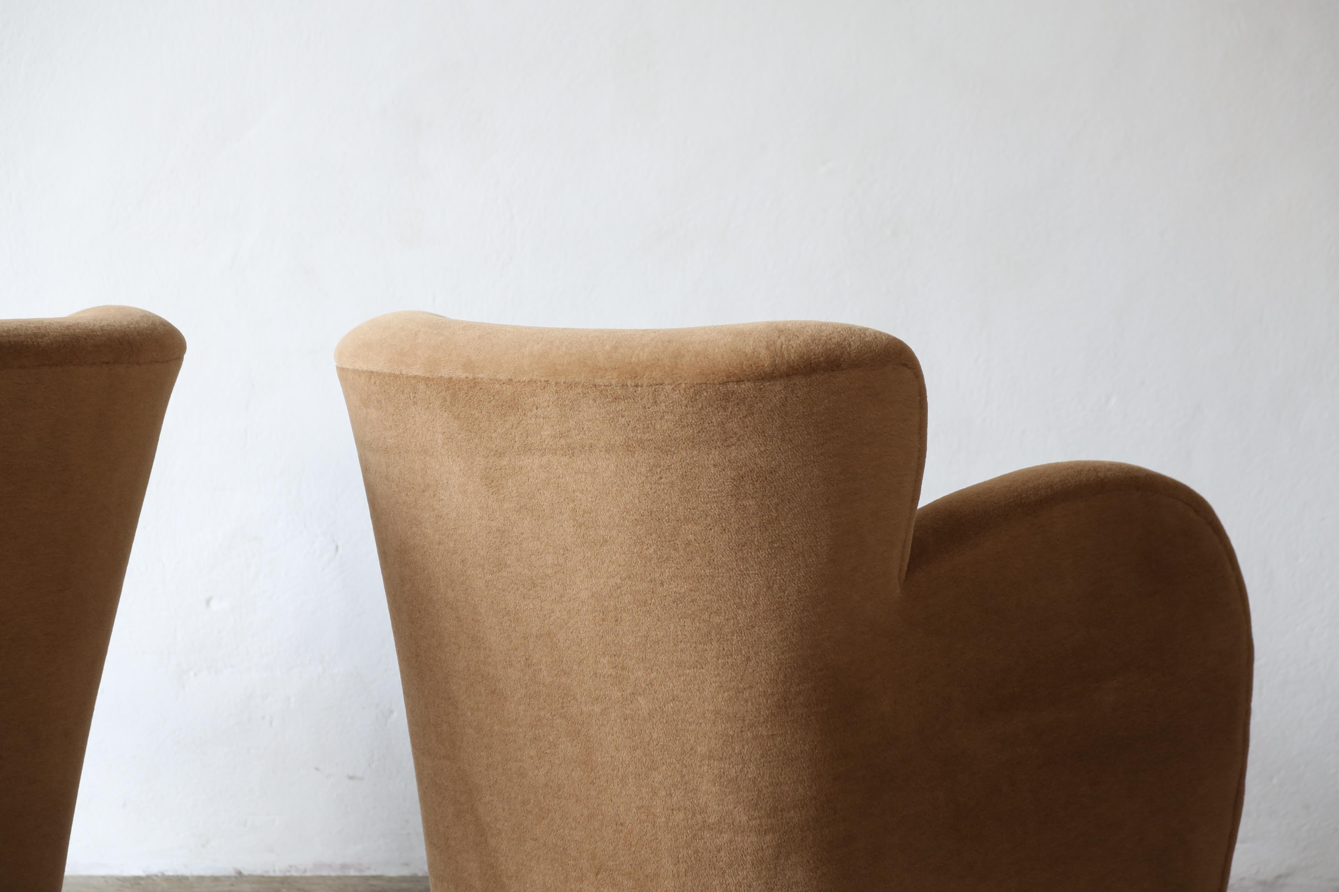 Pair of Lounge Chairs, Upholstered in Pure Alpaca en venta 1
