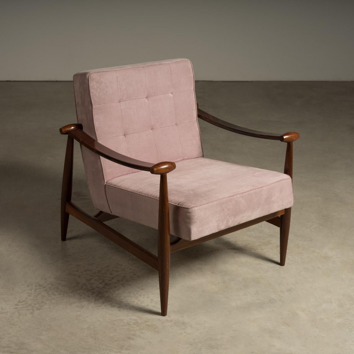 Hardwood Pair of Lounge Chairs with Curved Armrest, Liceu de Artes, Brazilian Mid-Century For Sale