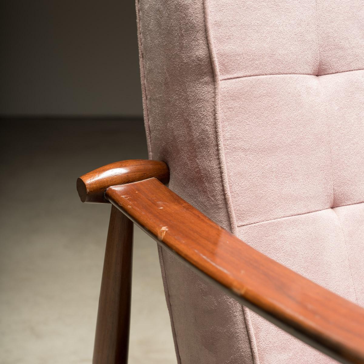 Pair of Lounge Chairs with Curved Armrest, Liceu de Artes, Brazilian Mid-Century For Sale 1