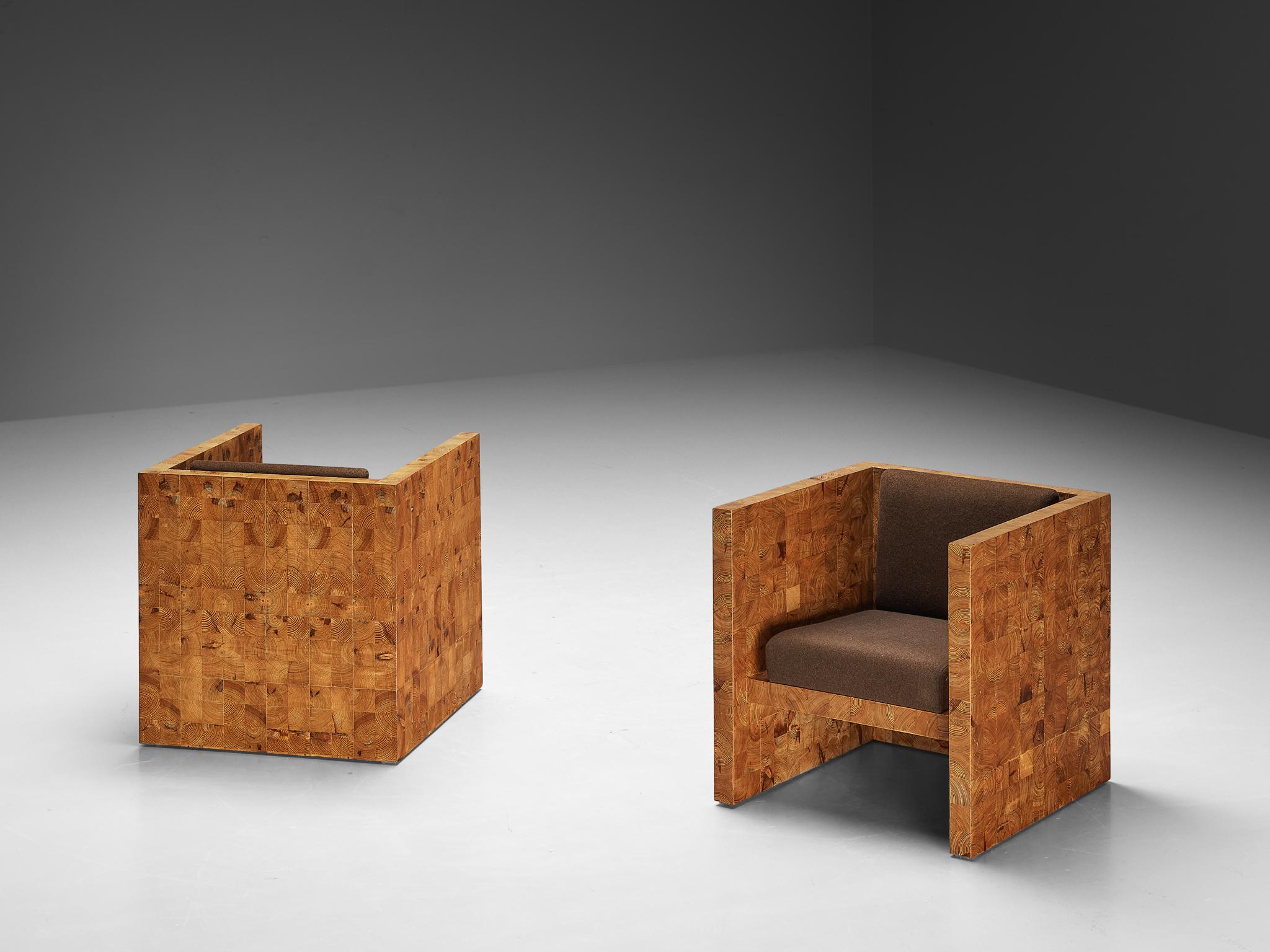 Late 20th Century Pair of Lounge Chairs with End-Grain Wooden Frames in Pine For Sale