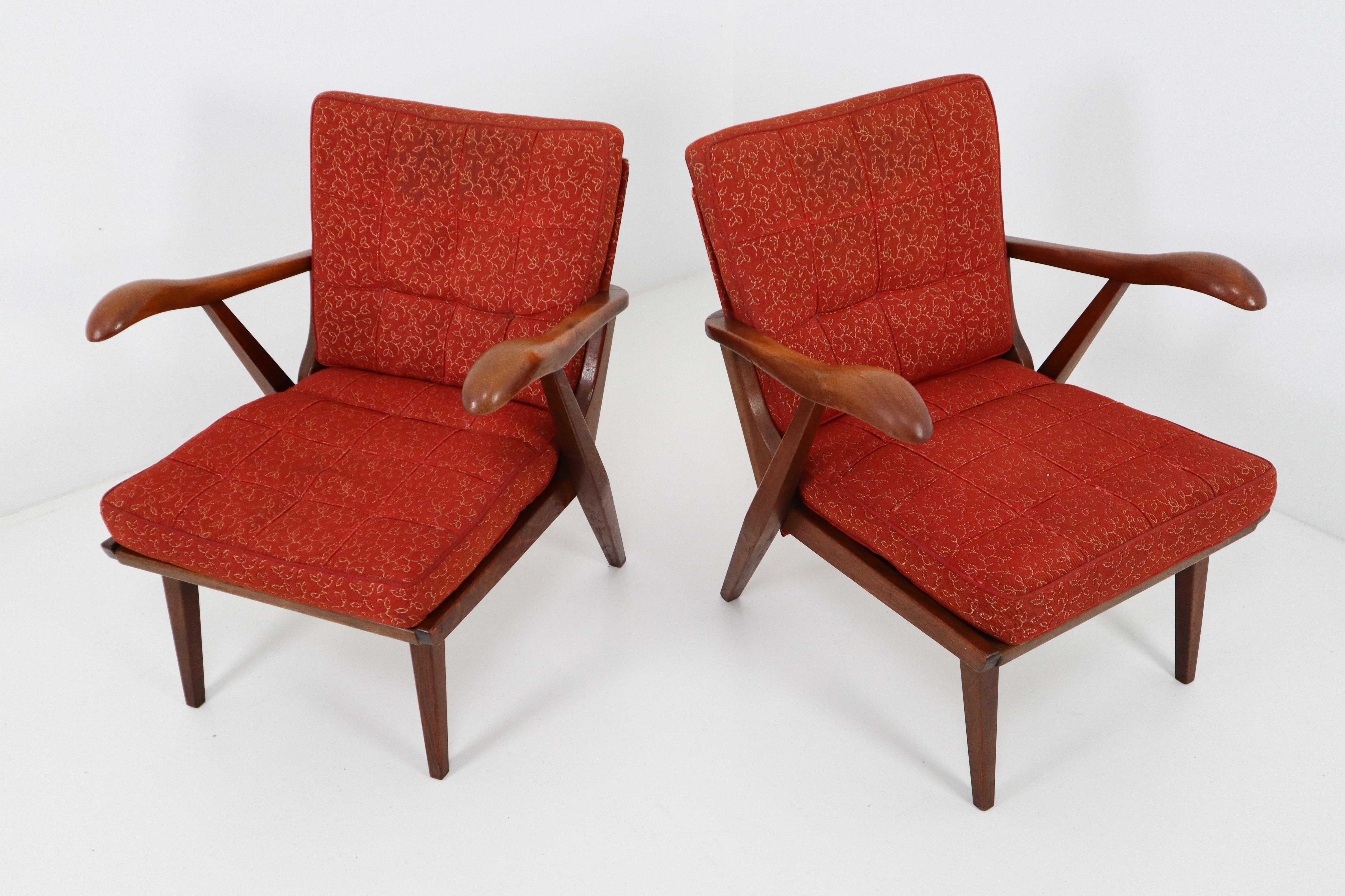 Pair of Lounge Chairs with Sculptural Oak Wooden Frame Czech Republic, 1950s In Good Condition In Almelo, NL