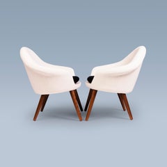 Curvy Danish modern black and white pair of lounge chairs with seat cushions