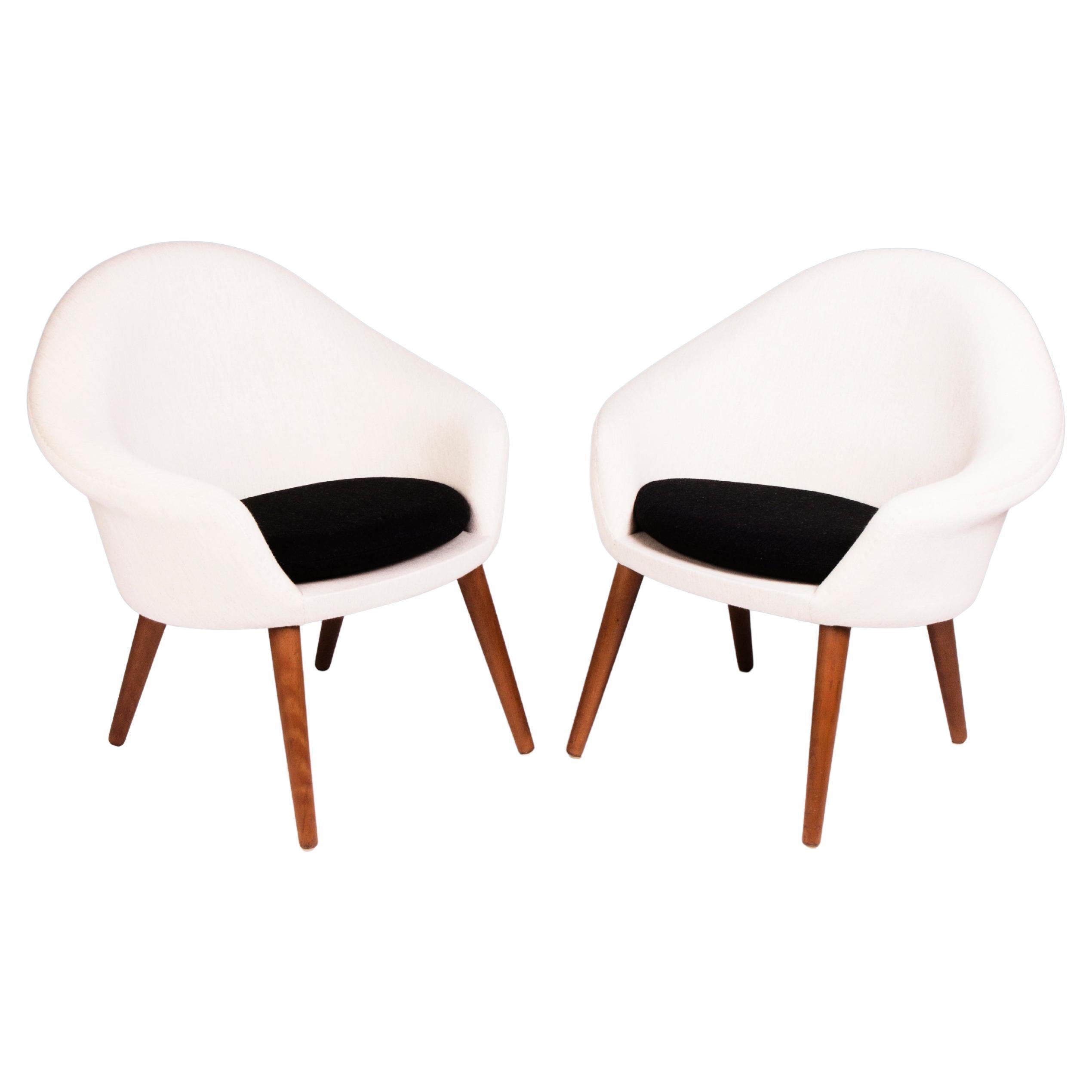 Curvy Danish modern black and white pair of lounge chairs with seat cushions