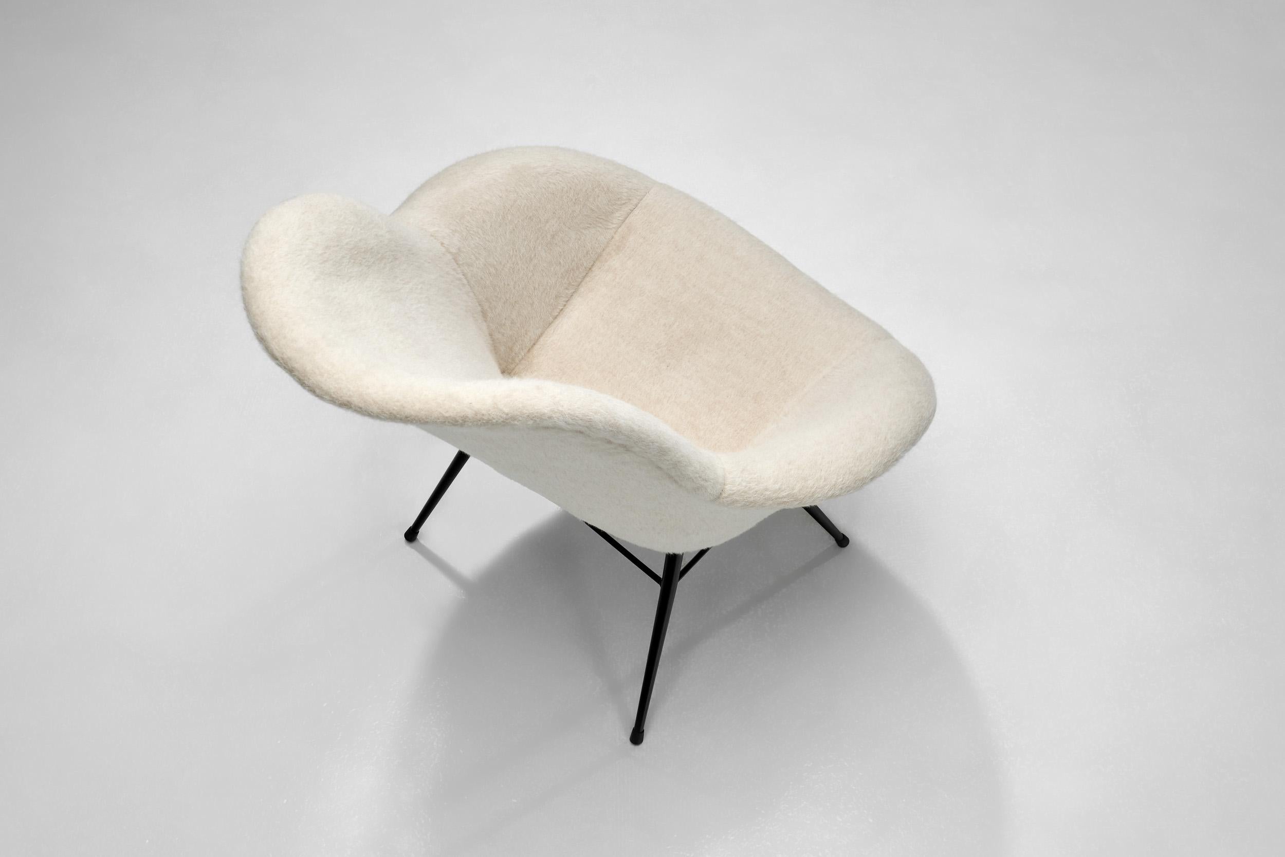 Pair of Lounge Chairs with Tubular Metal Legs, Europe ca 1960s For Sale 5