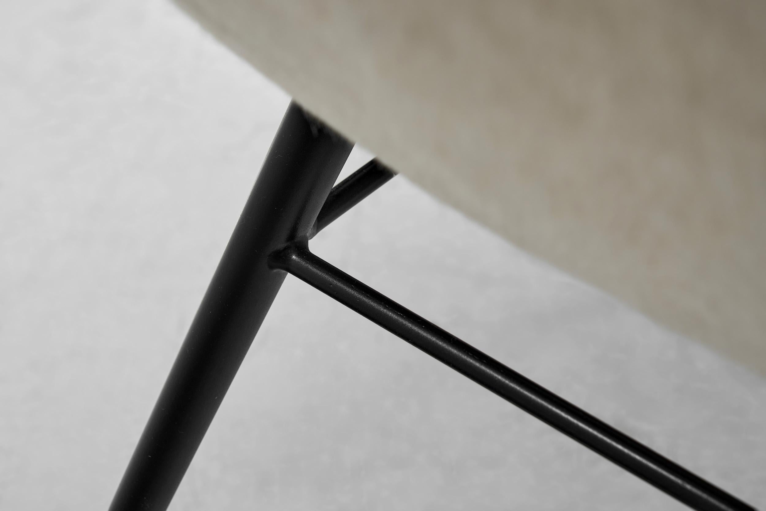 Pair of Lounge Chairs with Tubular Metal Legs, Europe ca 1960s For Sale 9