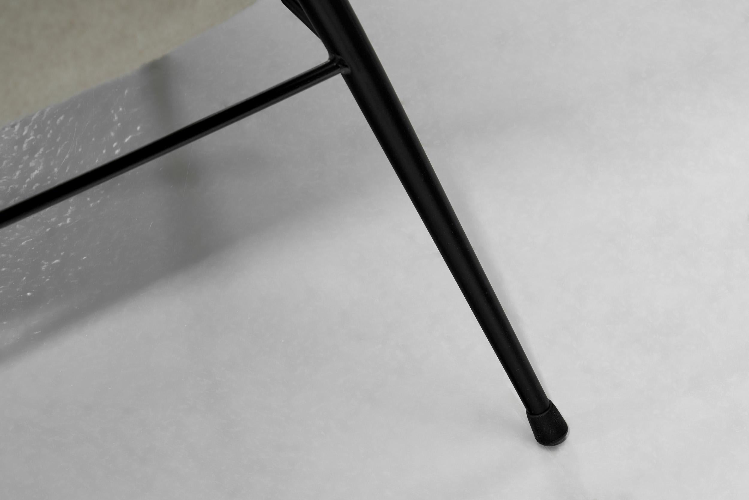 Pair of Lounge Chairs with Tubular Metal Legs, Europe ca 1960s For Sale 10