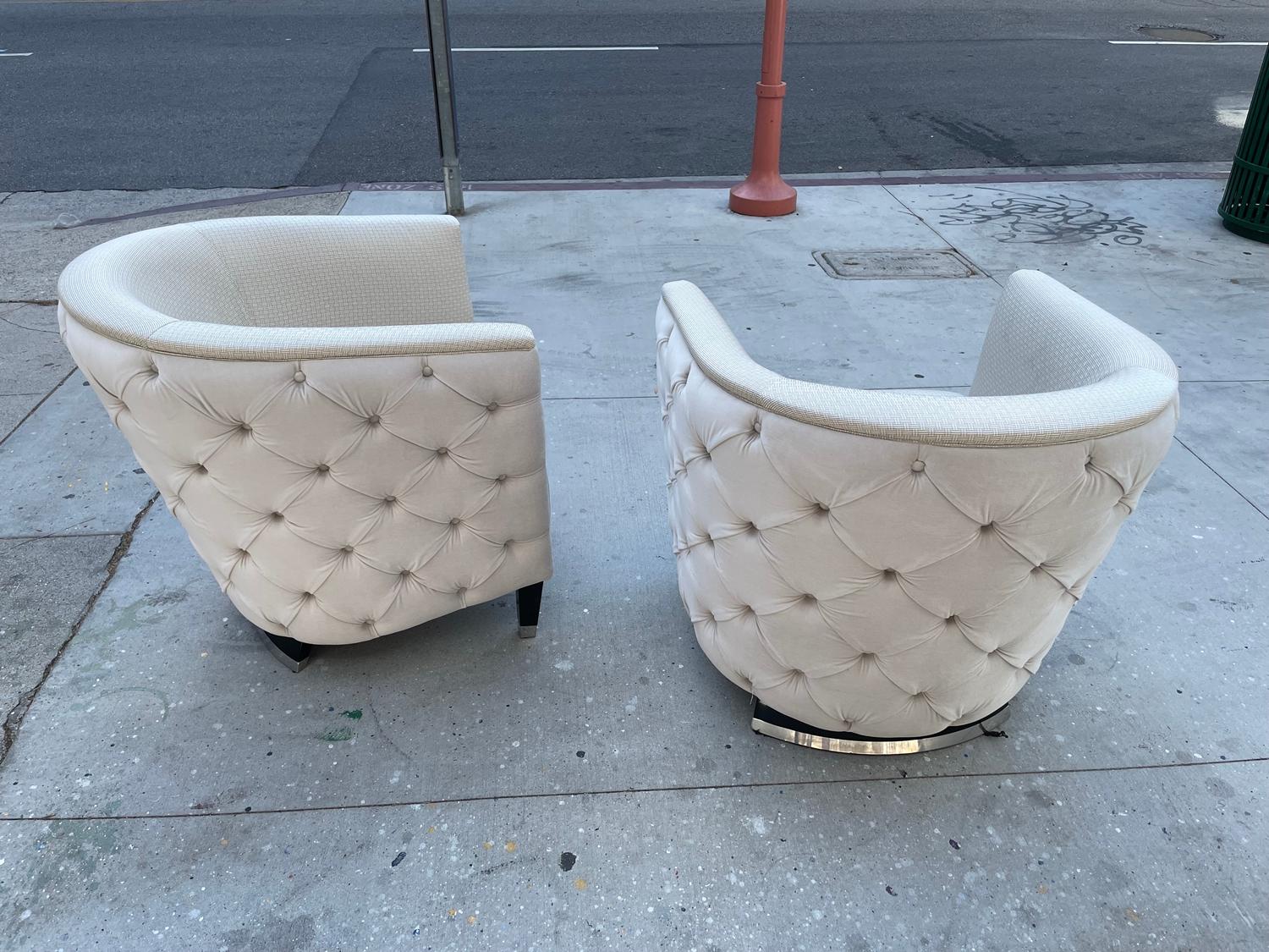 Pair of Lounge Chairs with Tufted Backs by Luxury Living In Good Condition For Sale In Los Angeles, CA