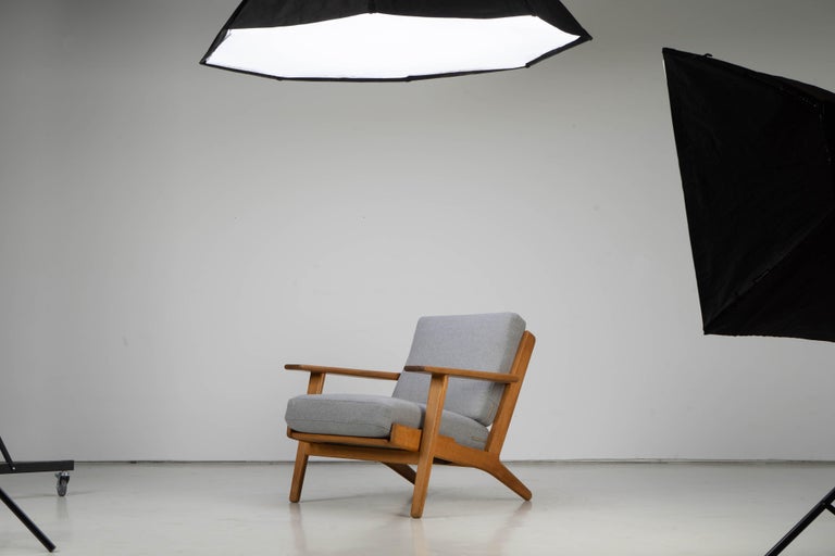 Oak wood easy chair designed by Hans Wegner for Getama, Denmark. The chair has been newly upholstered with 