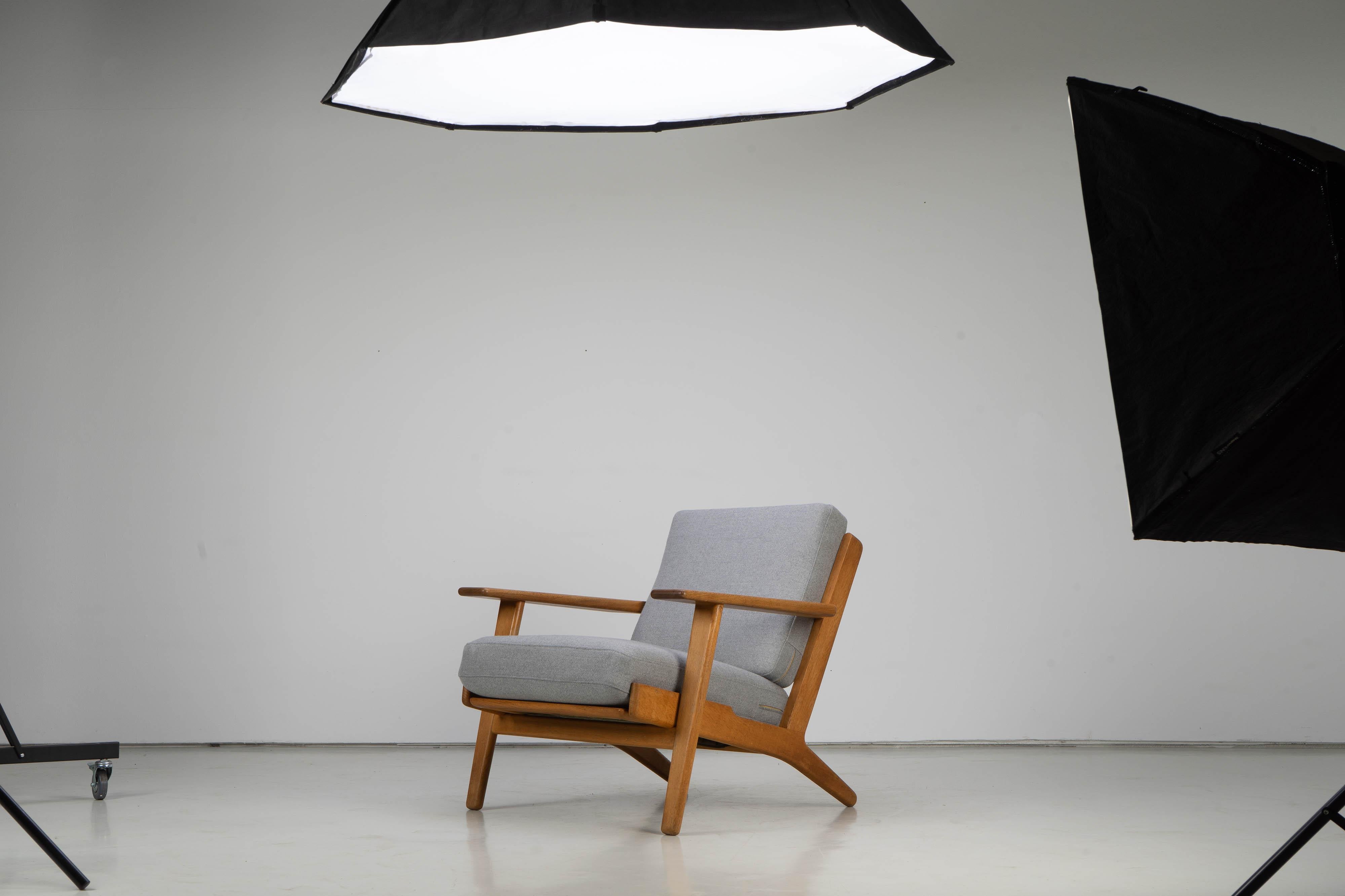 Scandinavian Modern Easy Chair by Hans Wegner GETAMA GE 290, Oak Denmark 1960s For Sale