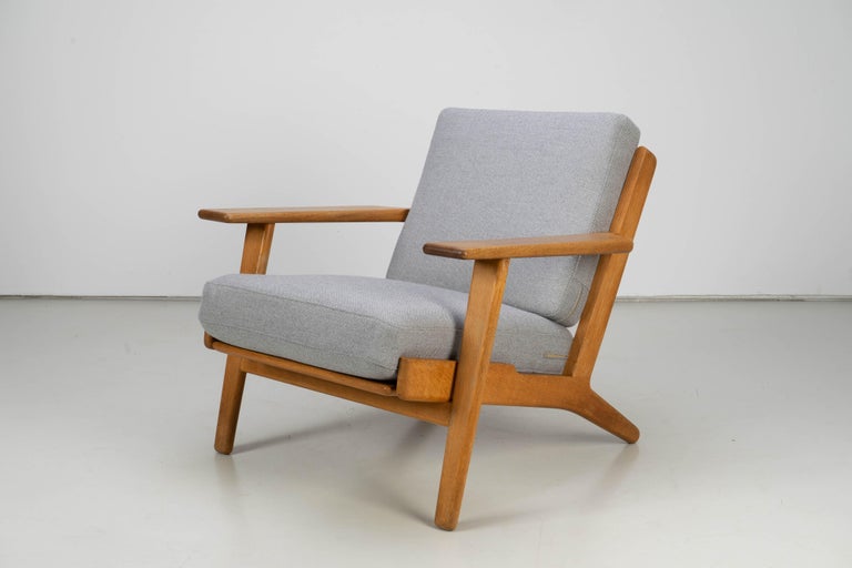 Scandinavian Modern Lounge Easy Chair by Hans Wegner GETAMA GE 290, Oak Denmark 1960s For Sale