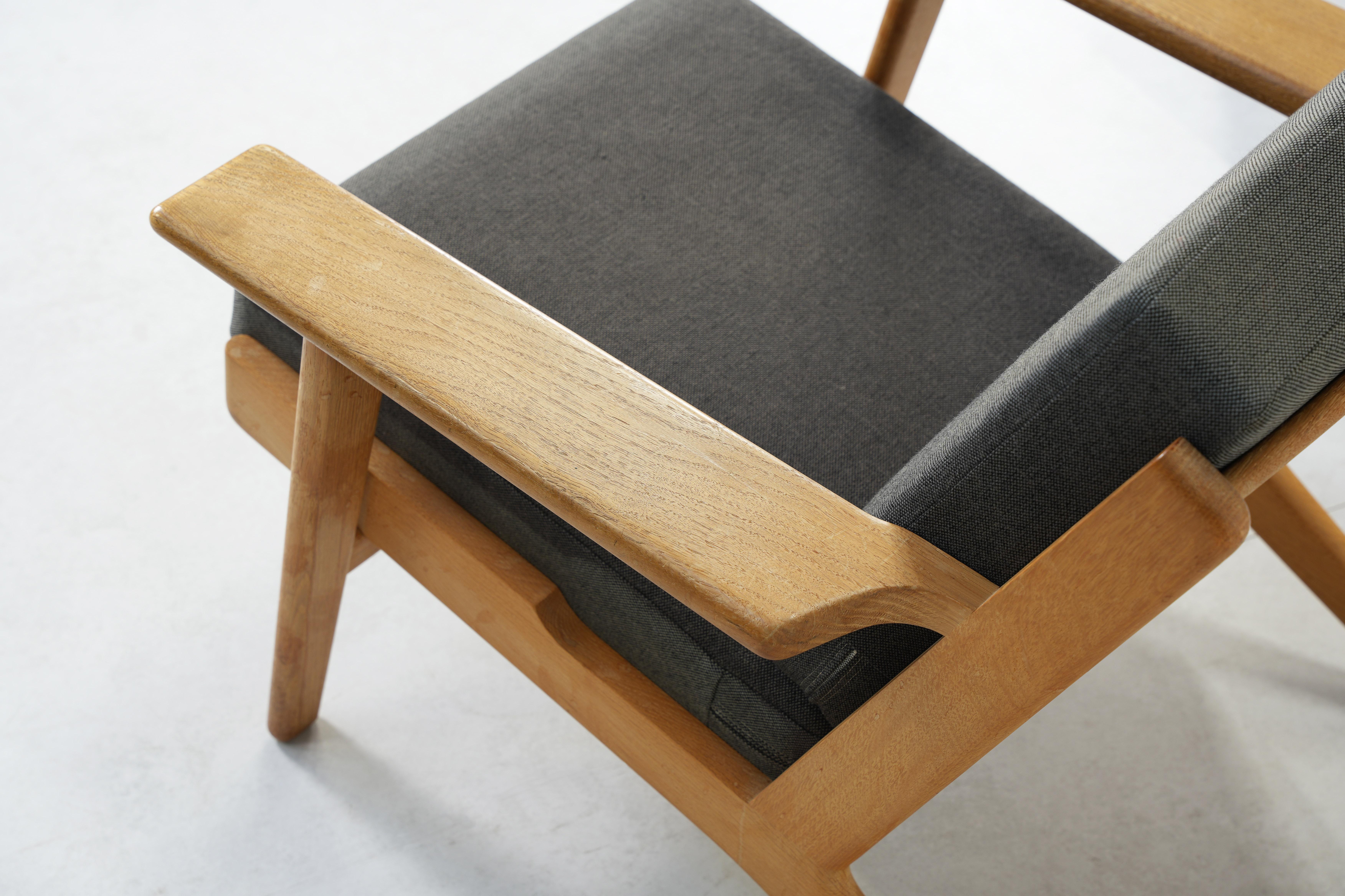 Milieu du XXe siècle Paire de chaises longues Easy Chairs de Hans J. Wegner pour Getama GE 290 chêne, Danemark 190 en vente